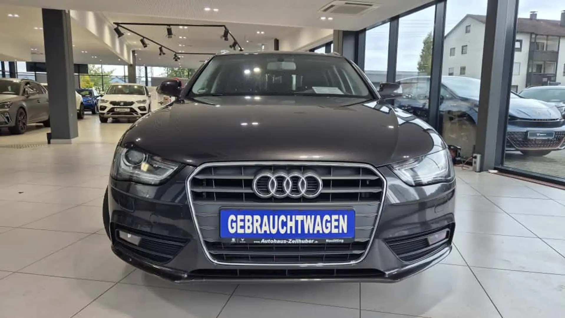 Audi A4 Avant 2.0 TDI *Navi*Xenon*Sitzheizung* Grijs - 2