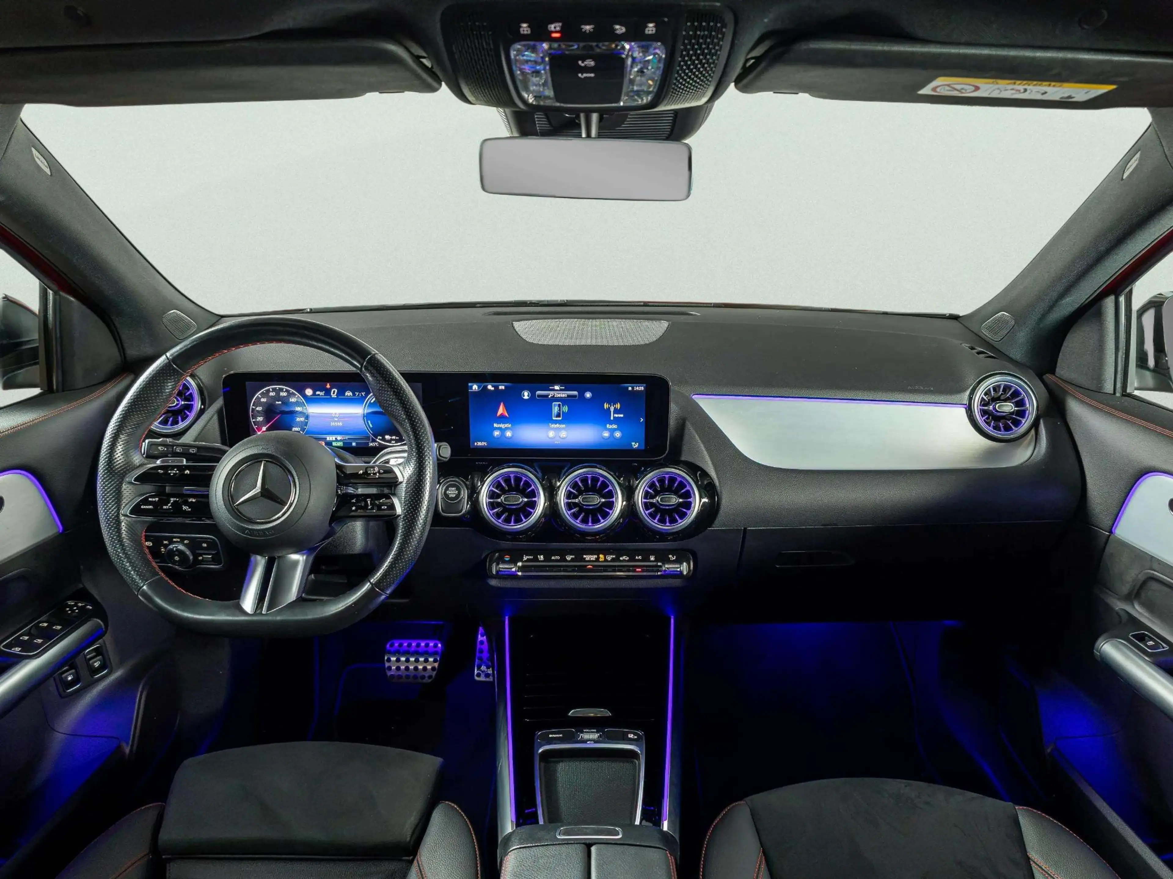 Mercedes-Benz GLA 250 e AMG Line — photo 13