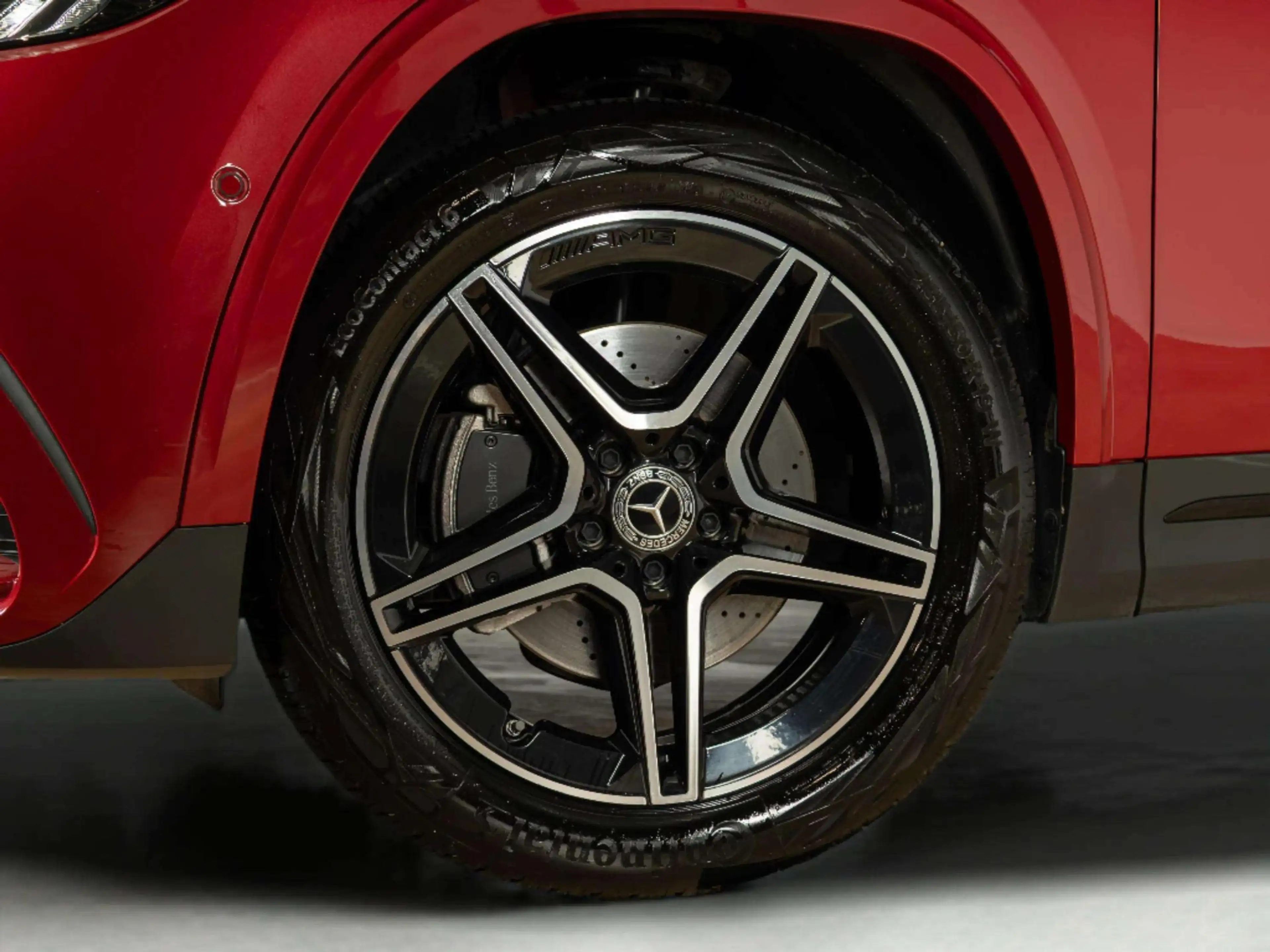 Mercedes-Benz GLA 250 e AMG Line — photo 7