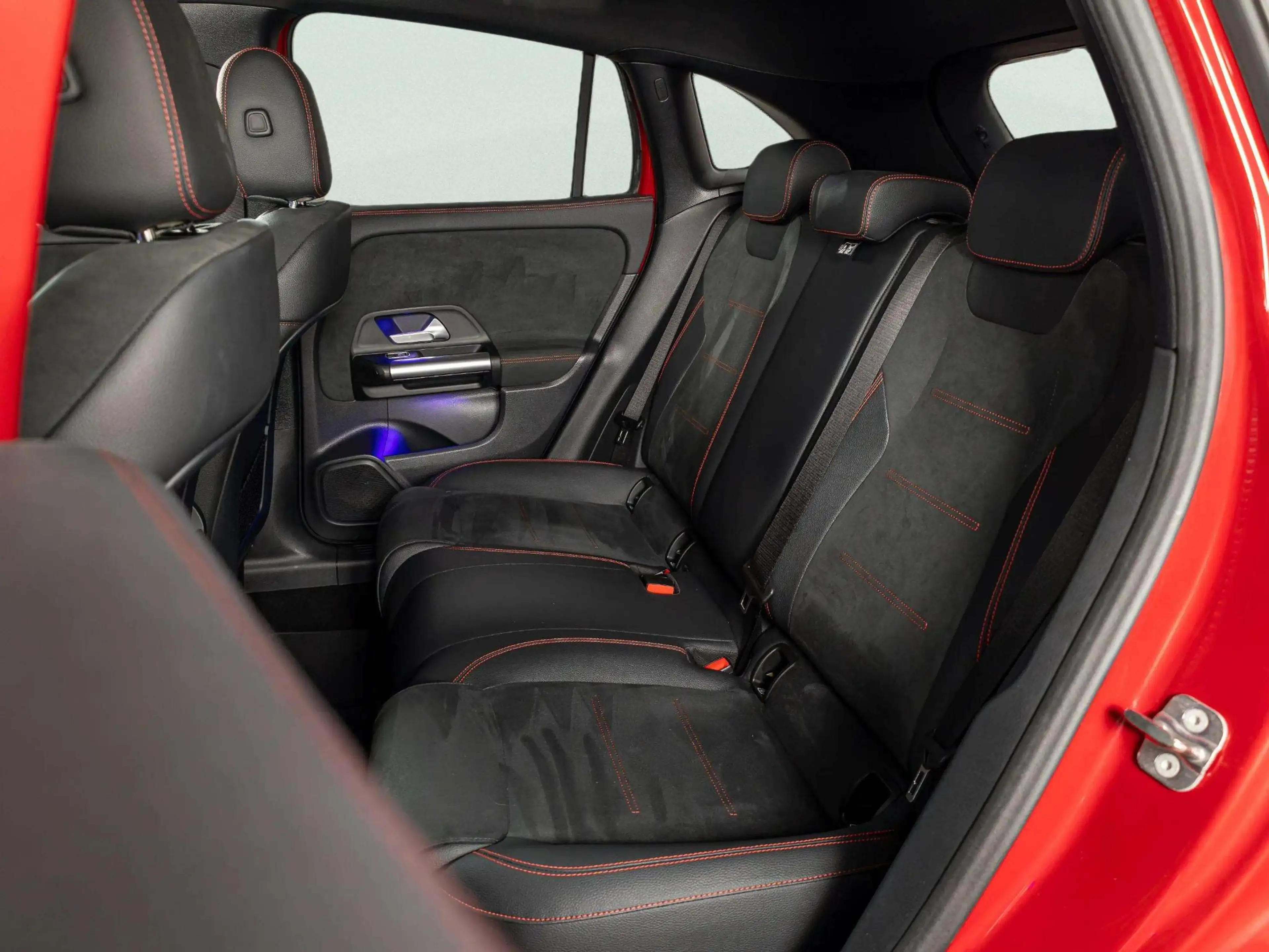 Mercedes-Benz GLA 250 e AMG Line — photo 11