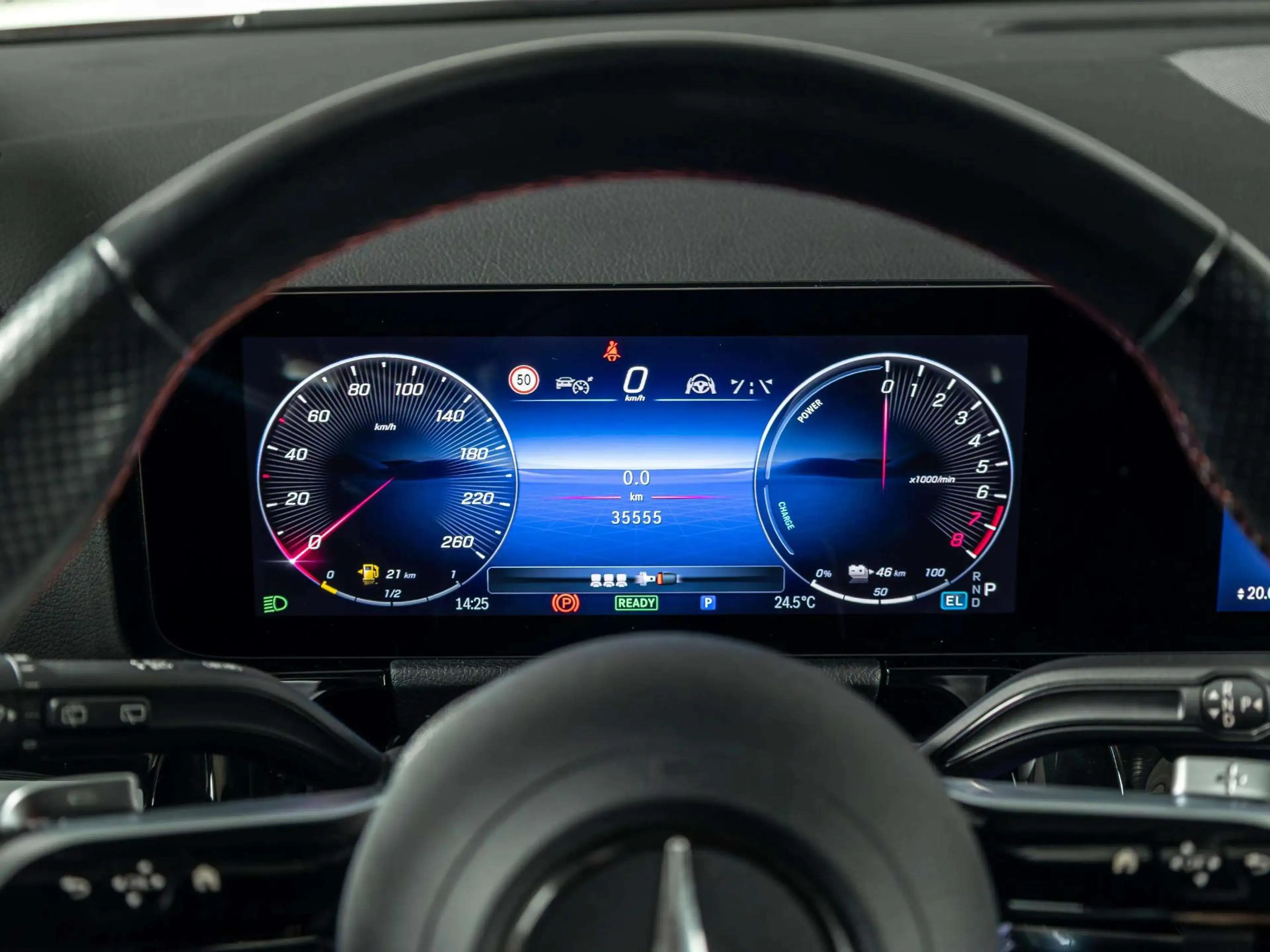 Mercedes-Benz GLA 250 e AMG Line — photo 15