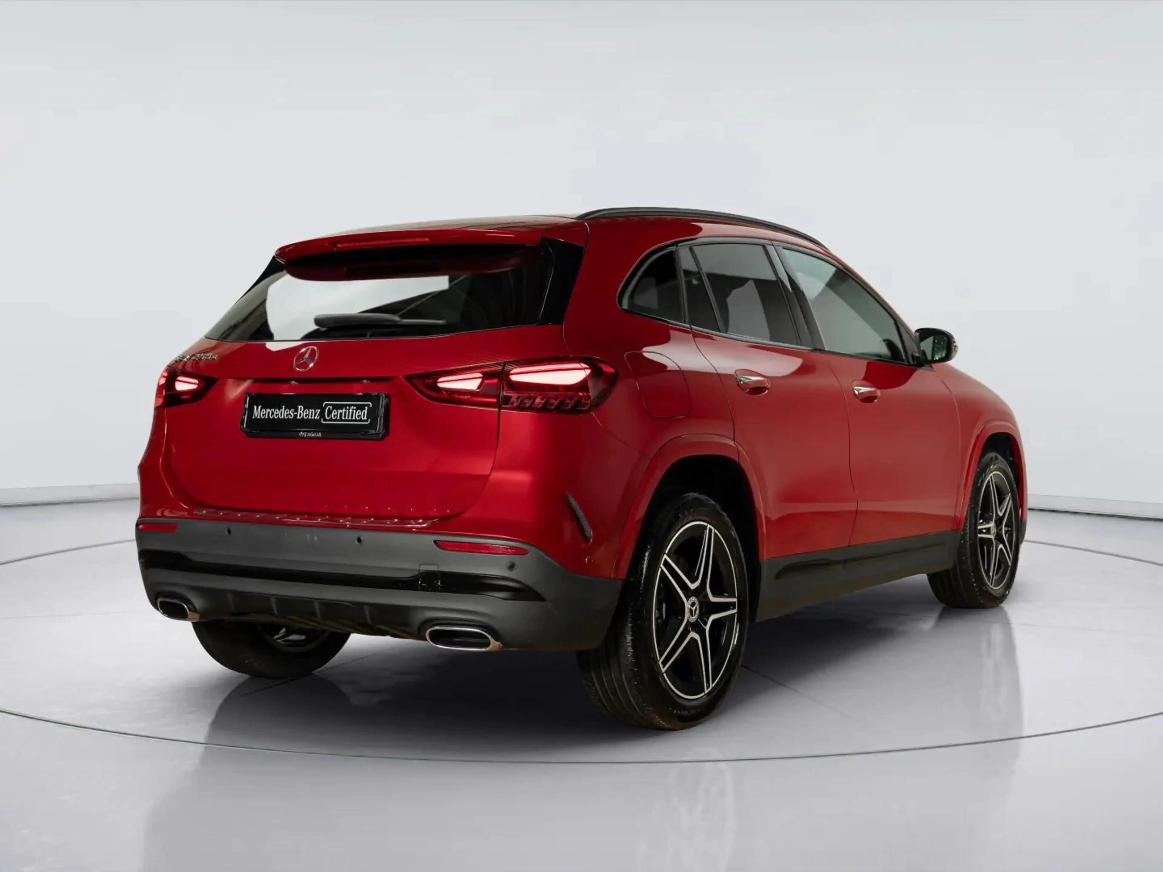 Mercedes-Benz GLA 250 e AMG Line — photo 2