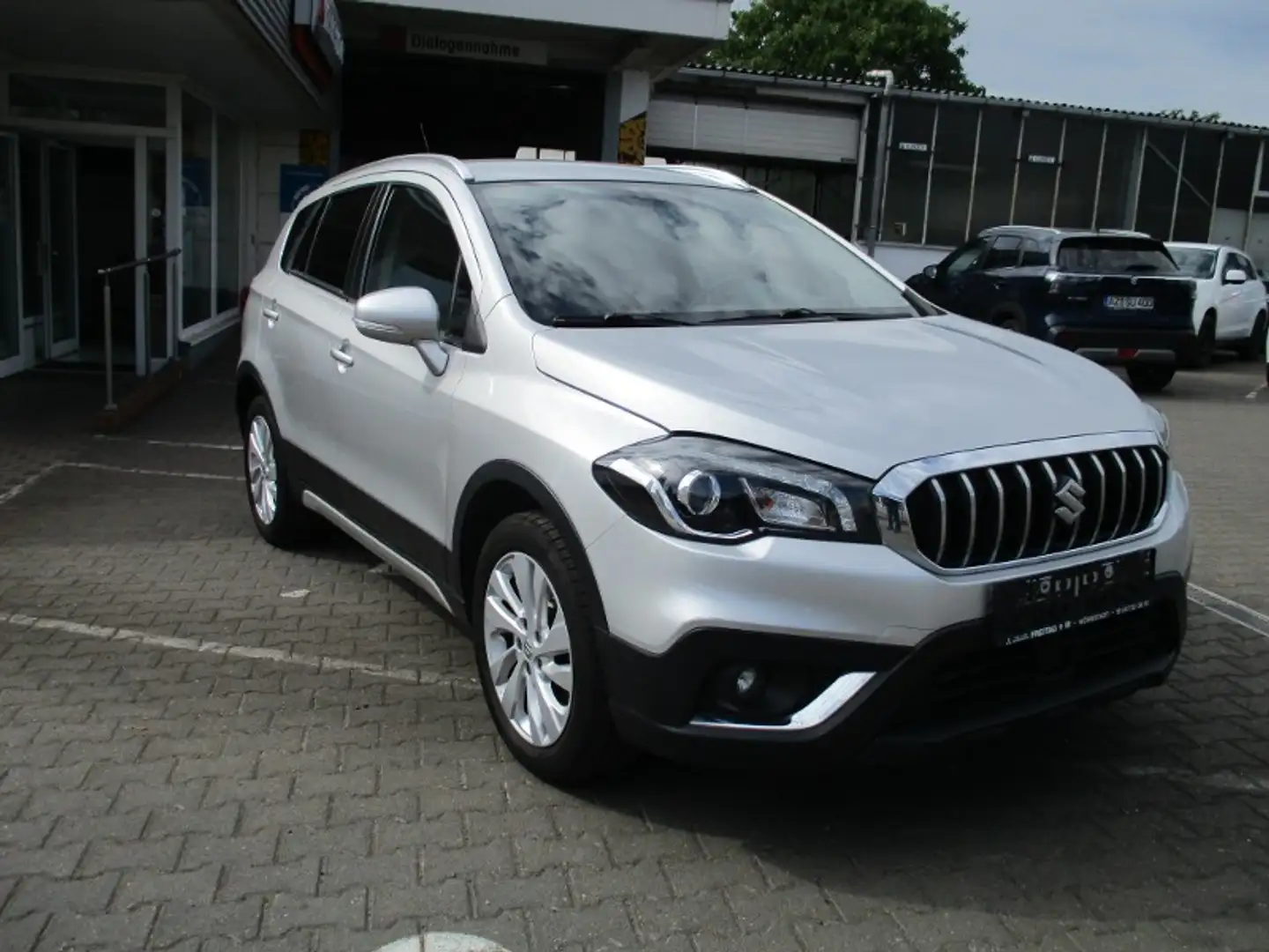 Suzuki SX4 S-Cross Comfort HYBRID 1.4 Allrad Silber - 2