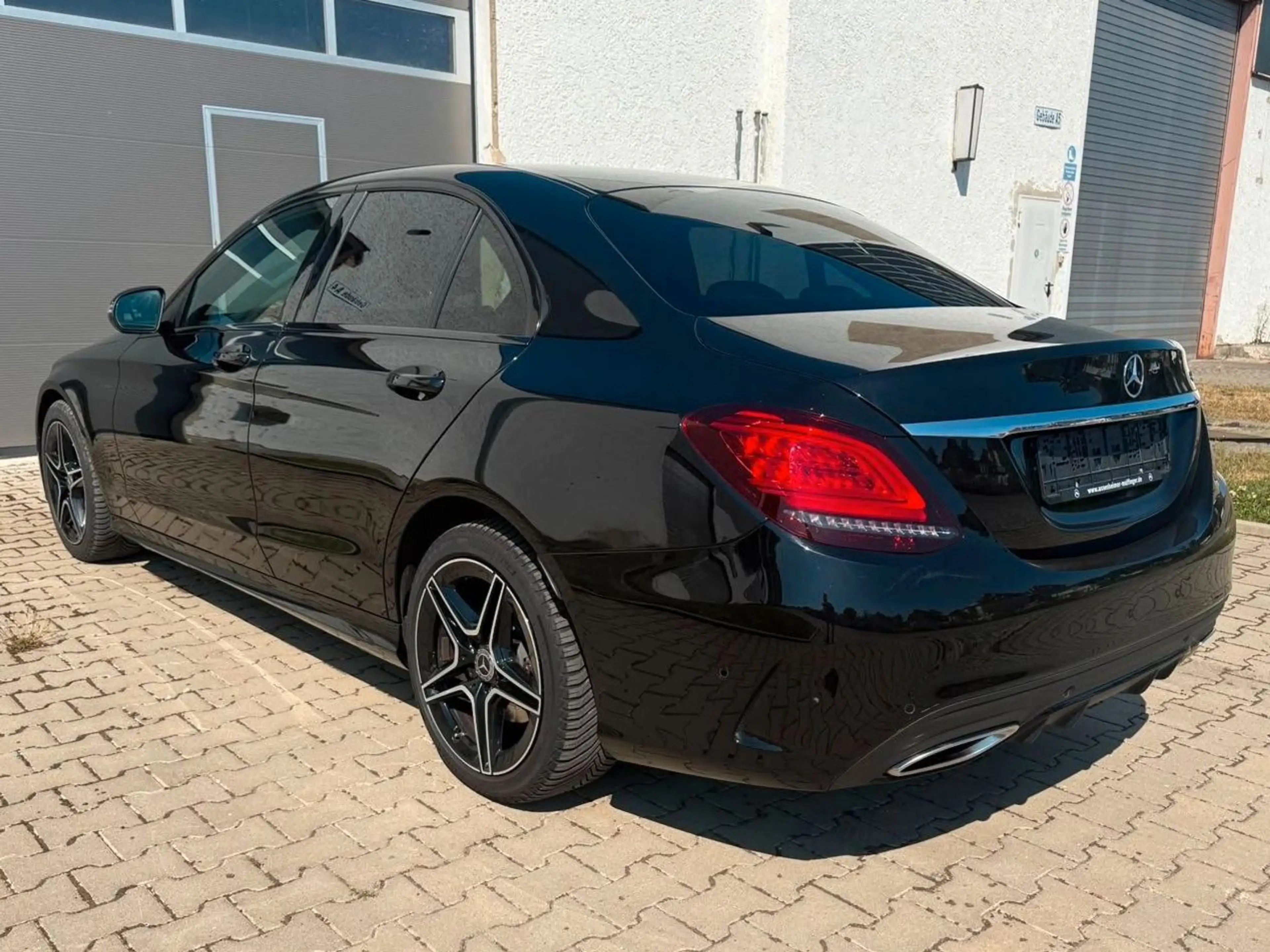 Mercedes-Benz C 400 Limousine 4Matic AMG Line — photo 5