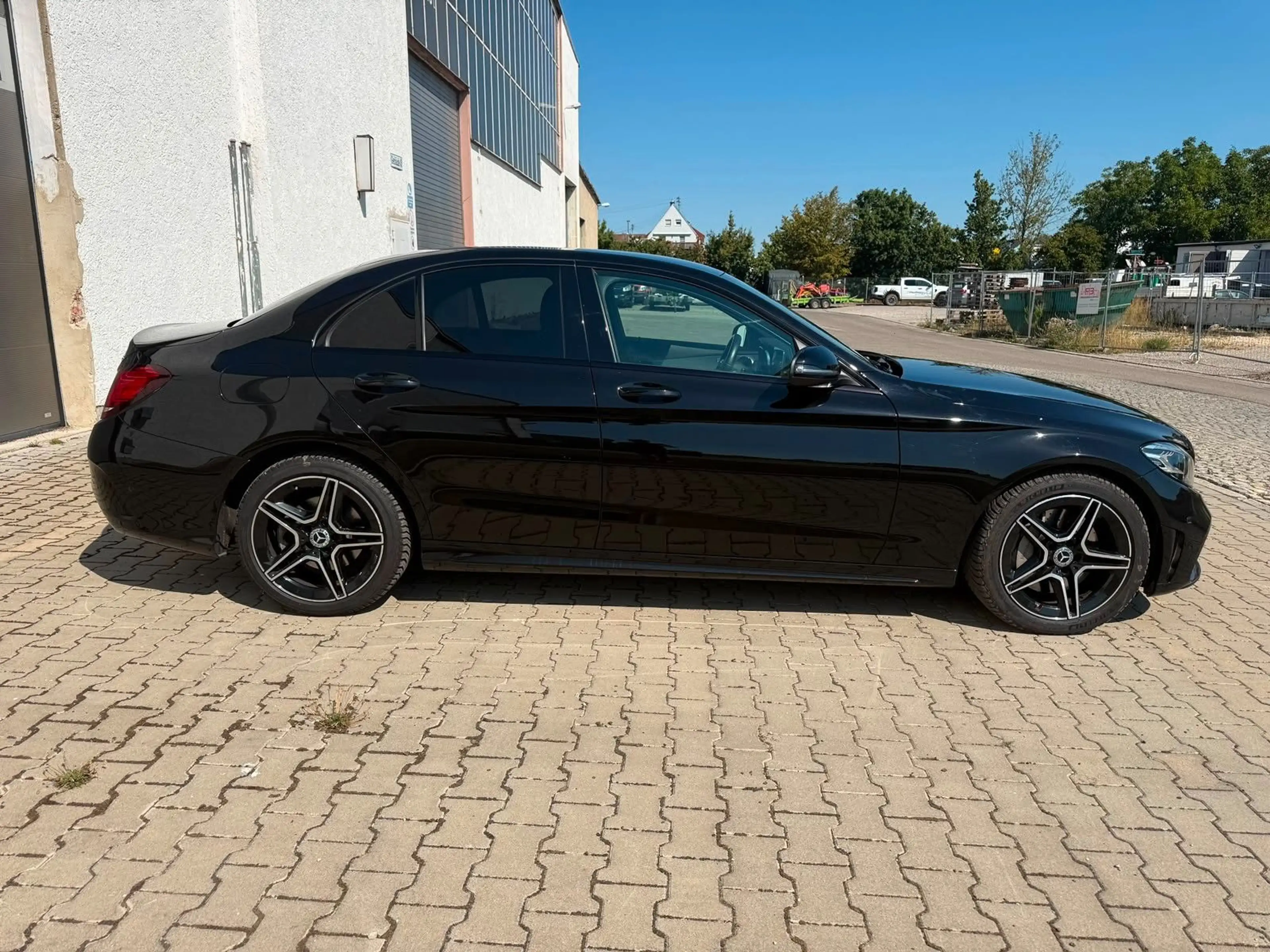 Mercedes-Benz C 400 Limousine 4Matic AMG Line — photo 4