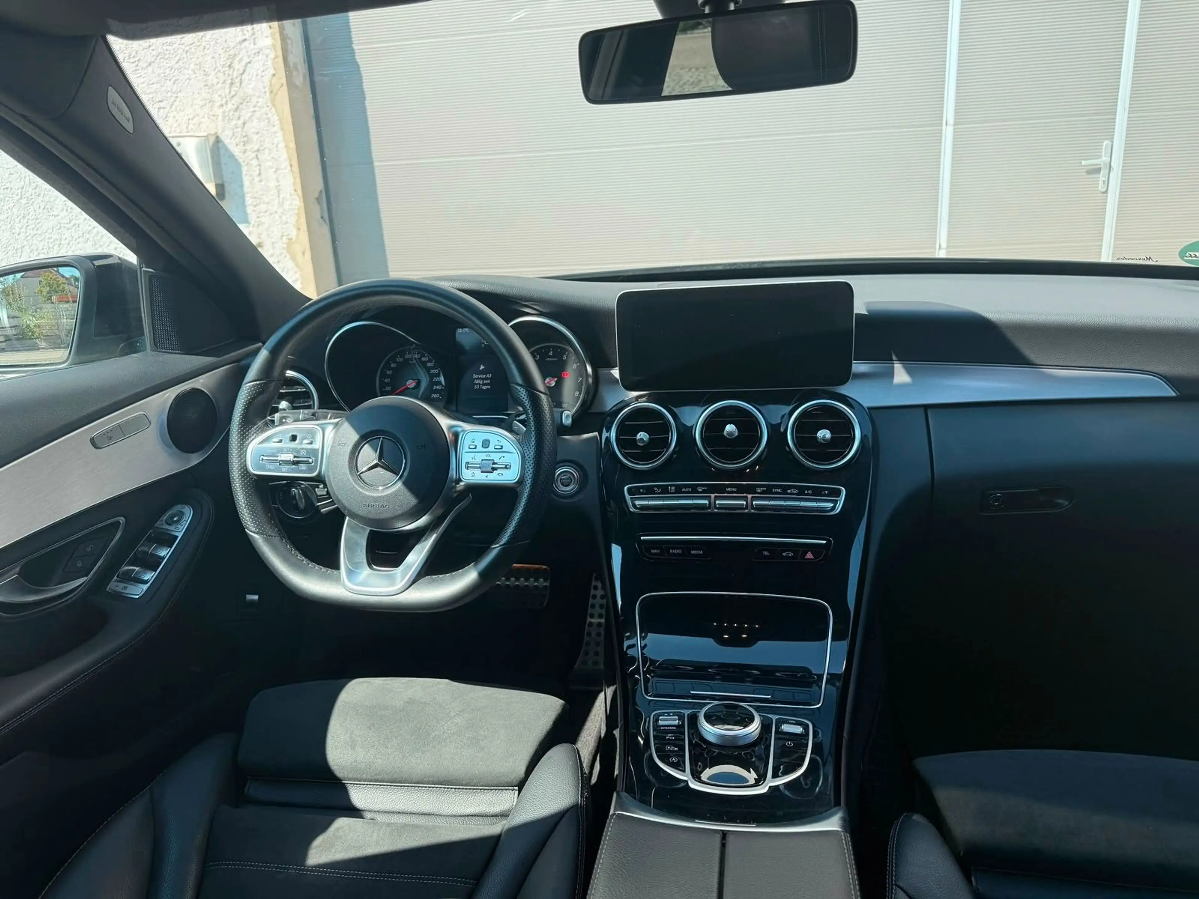Mercedes-Benz C 400 Limousine 4Matic AMG Line — photo 10