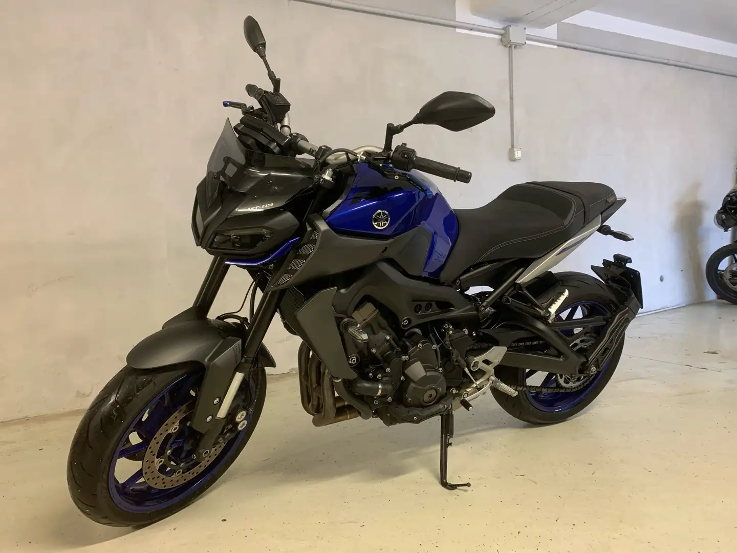 Yamaha MT-09 Naked Azul - 1