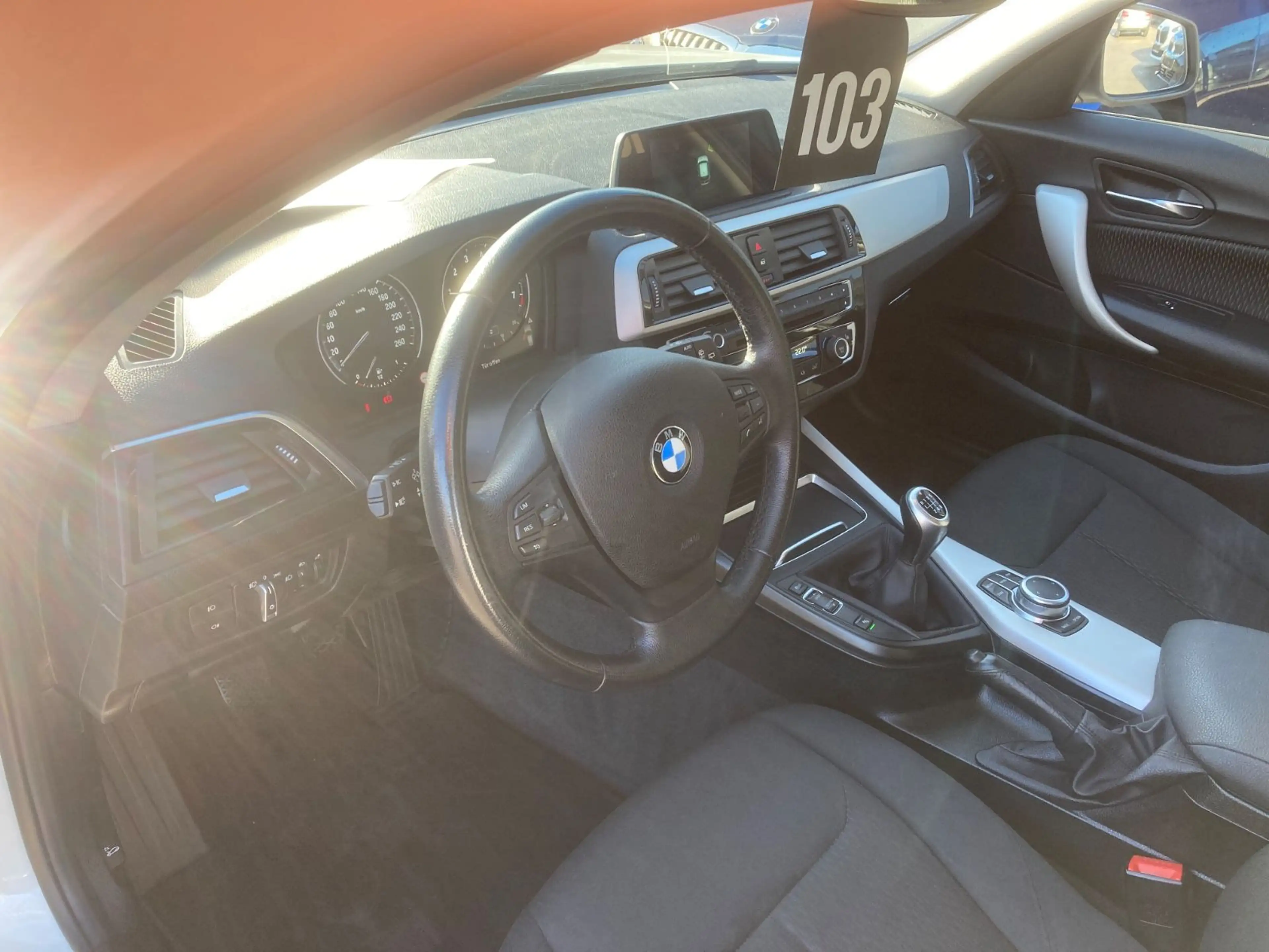 BMW 118 i Advantage *PDC*Navi*LED* — photo 12