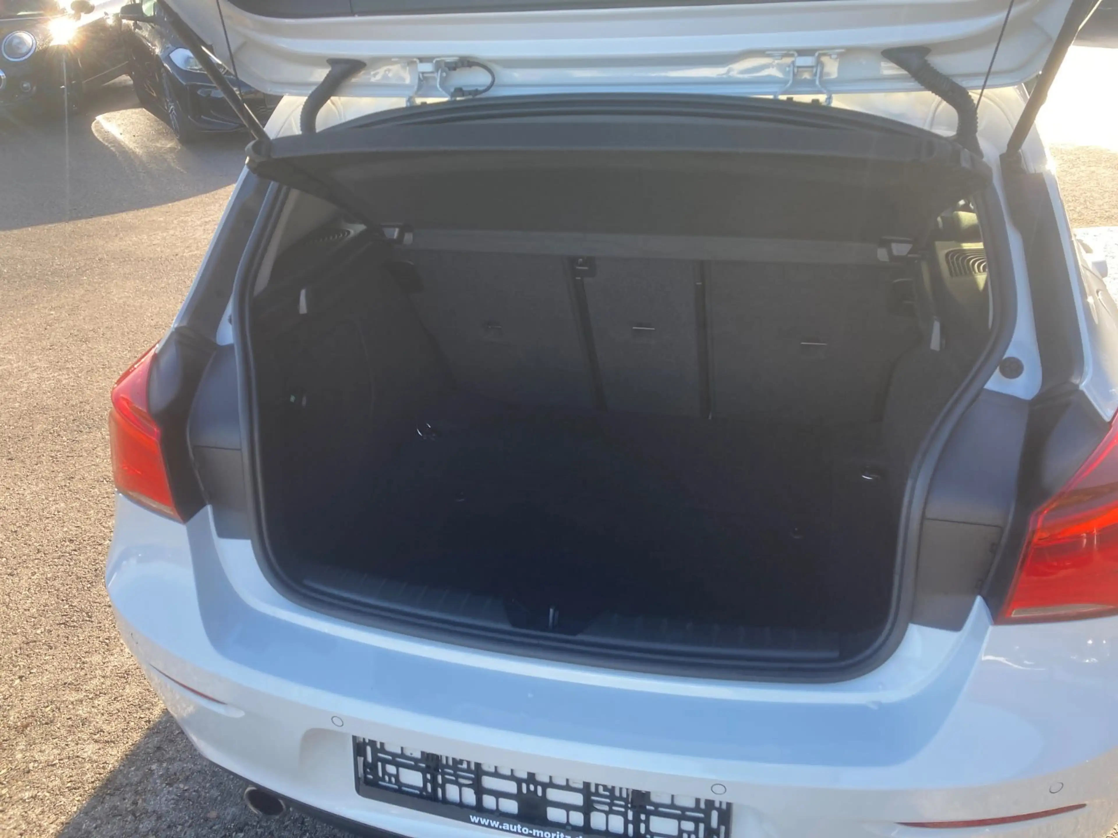 BMW 118 i Advantage *PDC*Navi*LED* — photo 4