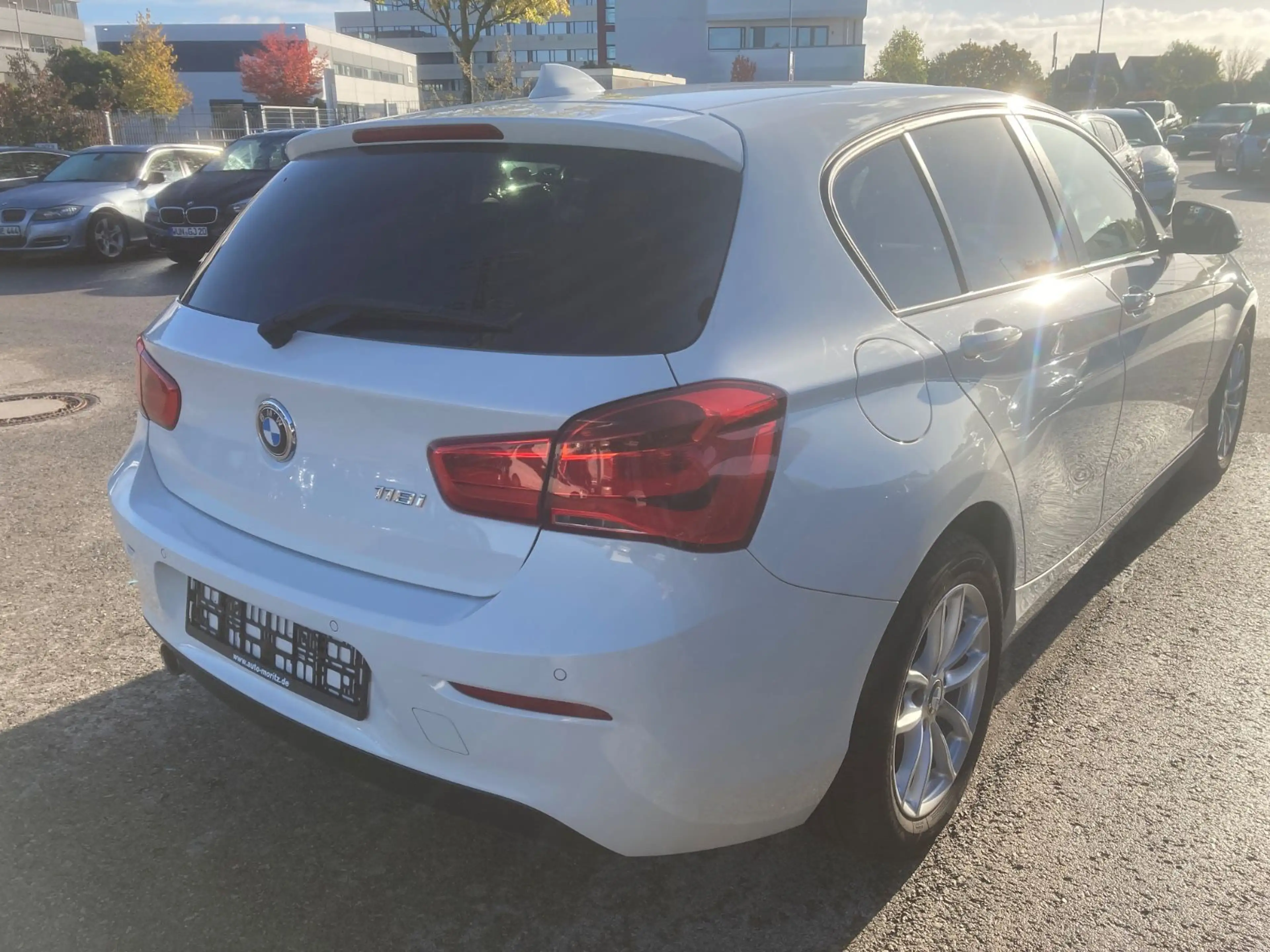 BMW 118 i Advantage *PDC*Navi*LED* — photo 5