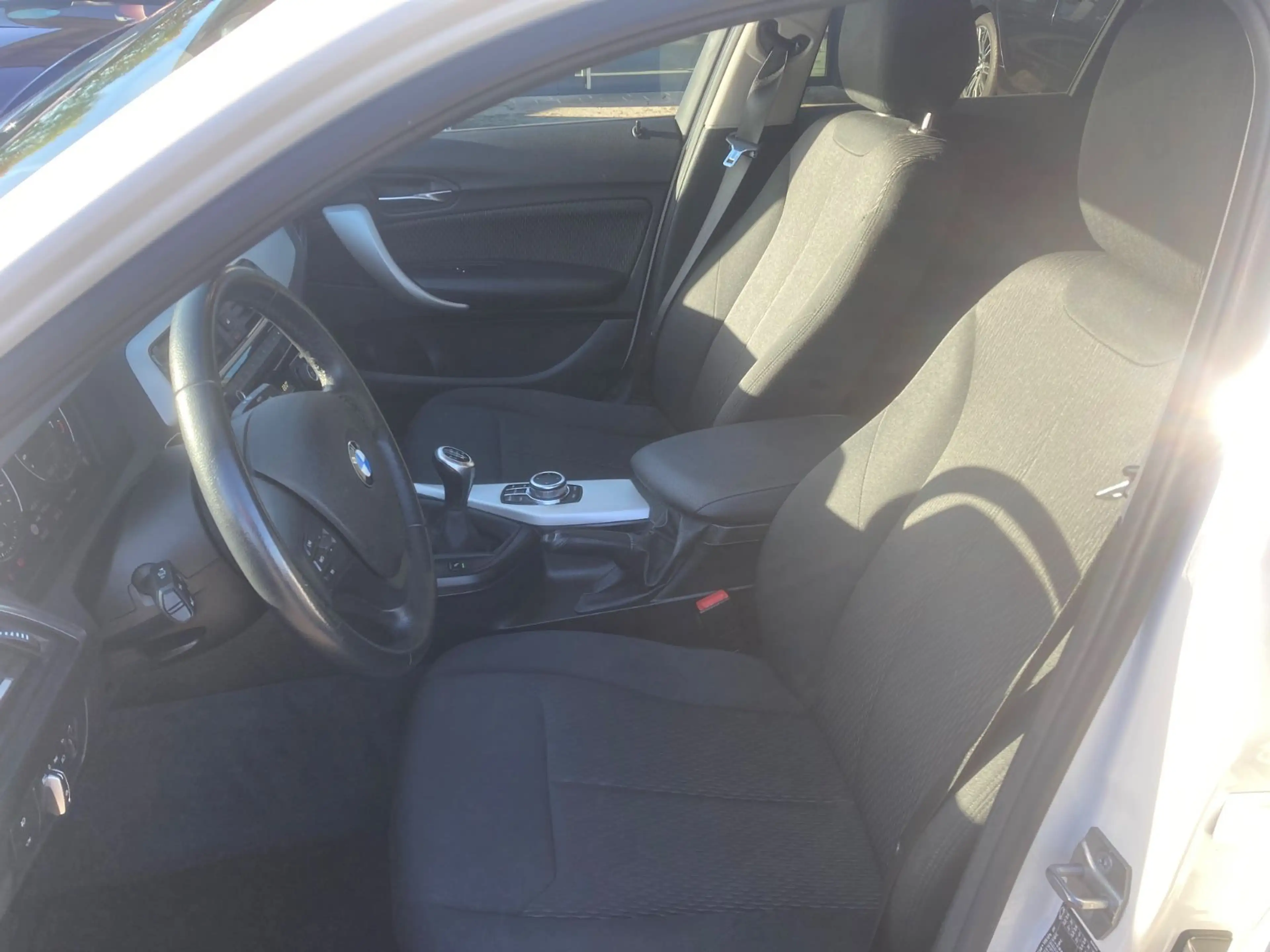 BMW 118 i Advantage *PDC*Navi*LED* — photo 10
