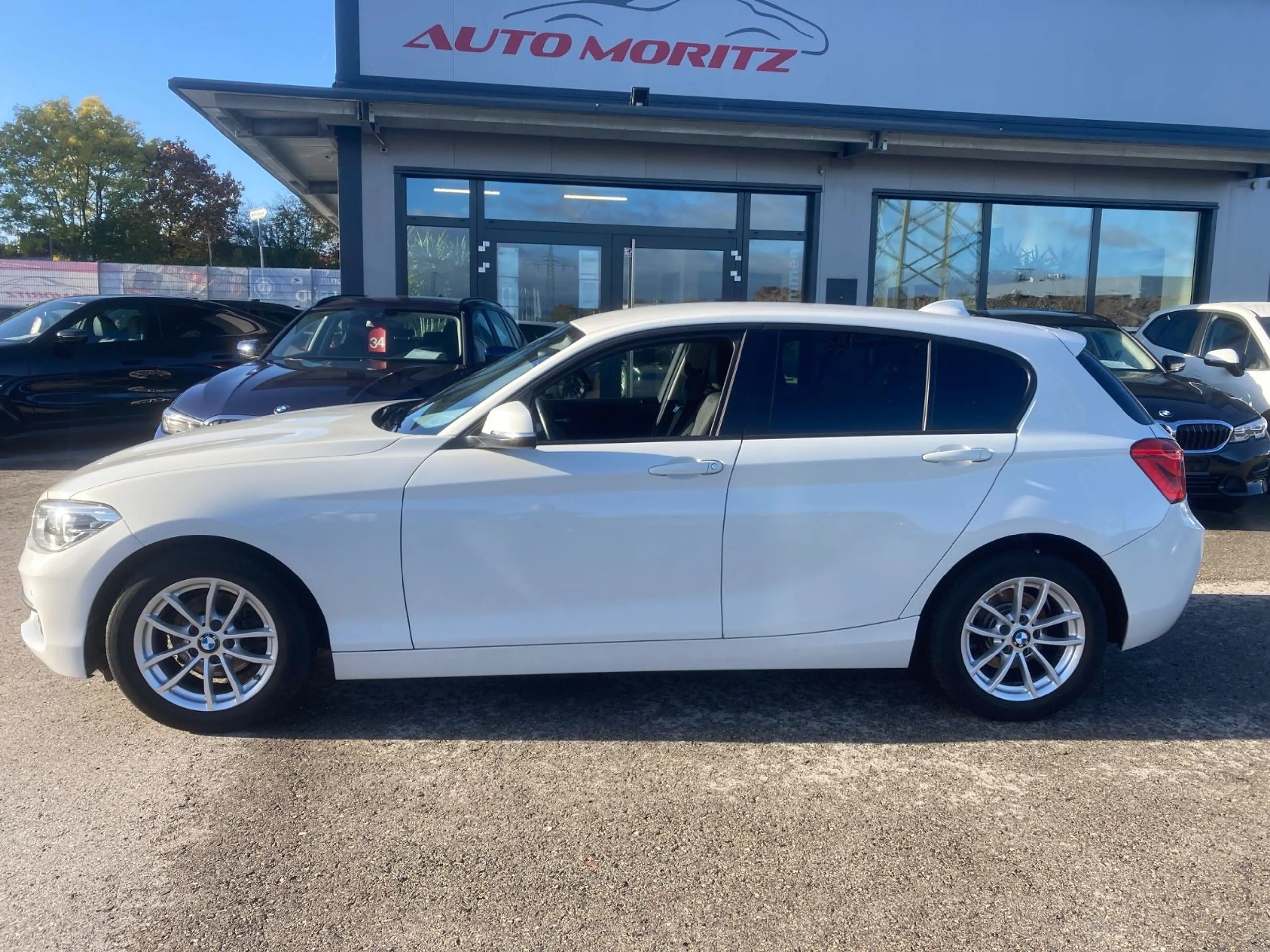 BMW 118 i Advantage *PDC*Navi*LED*