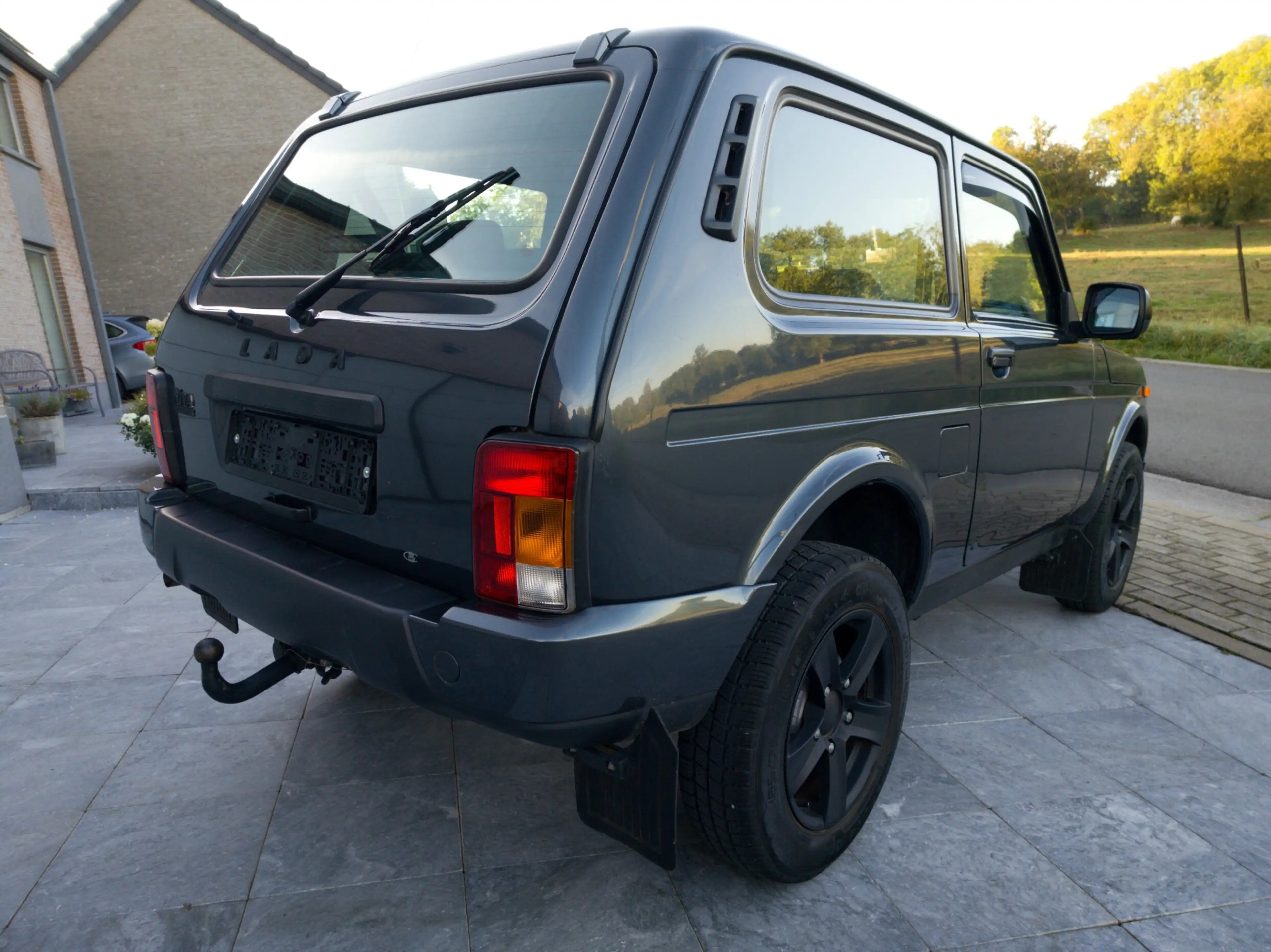 Lada Niva Urban black édition — photo 9