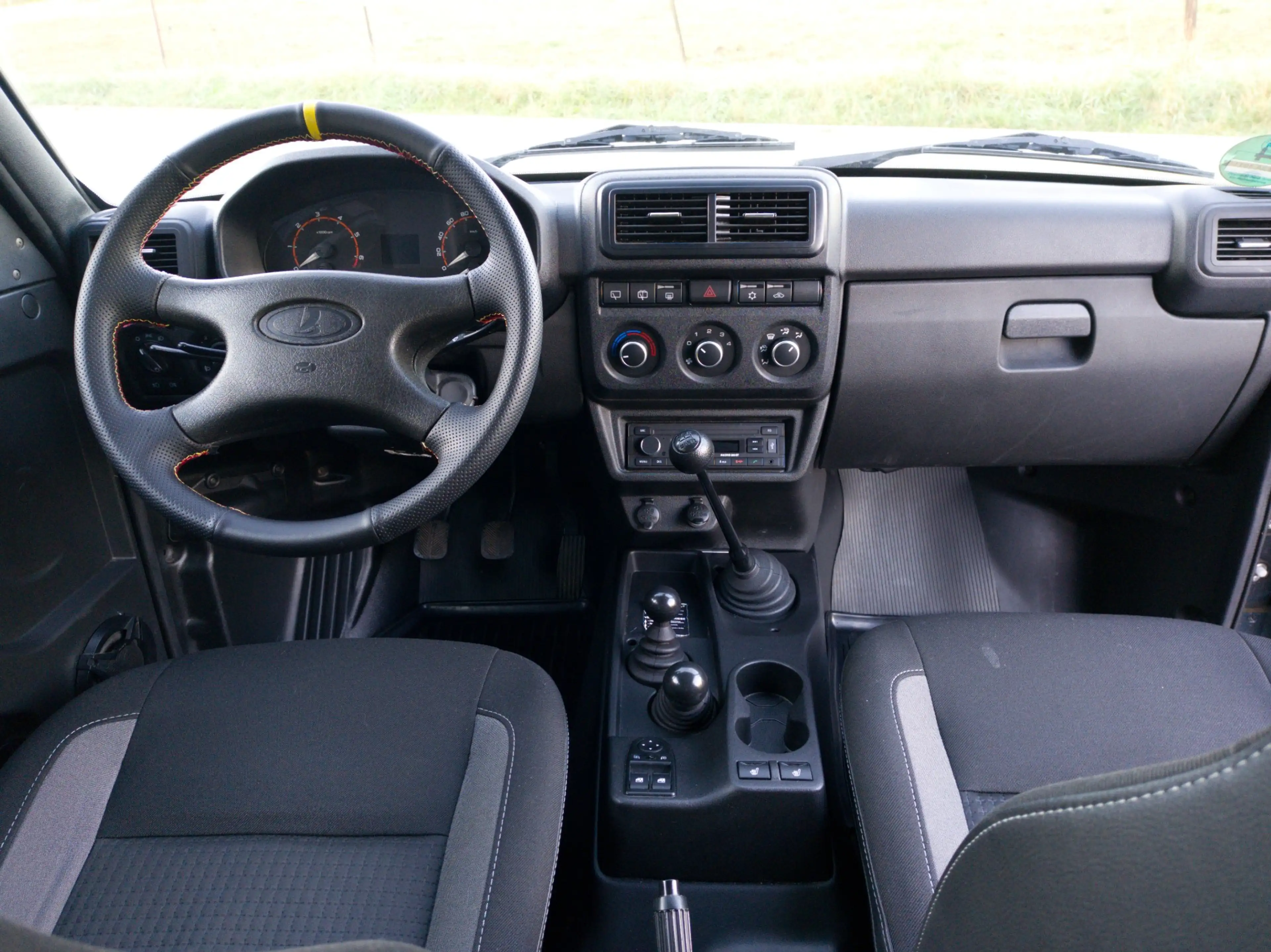 Lada Niva Urban black édition — photo 14