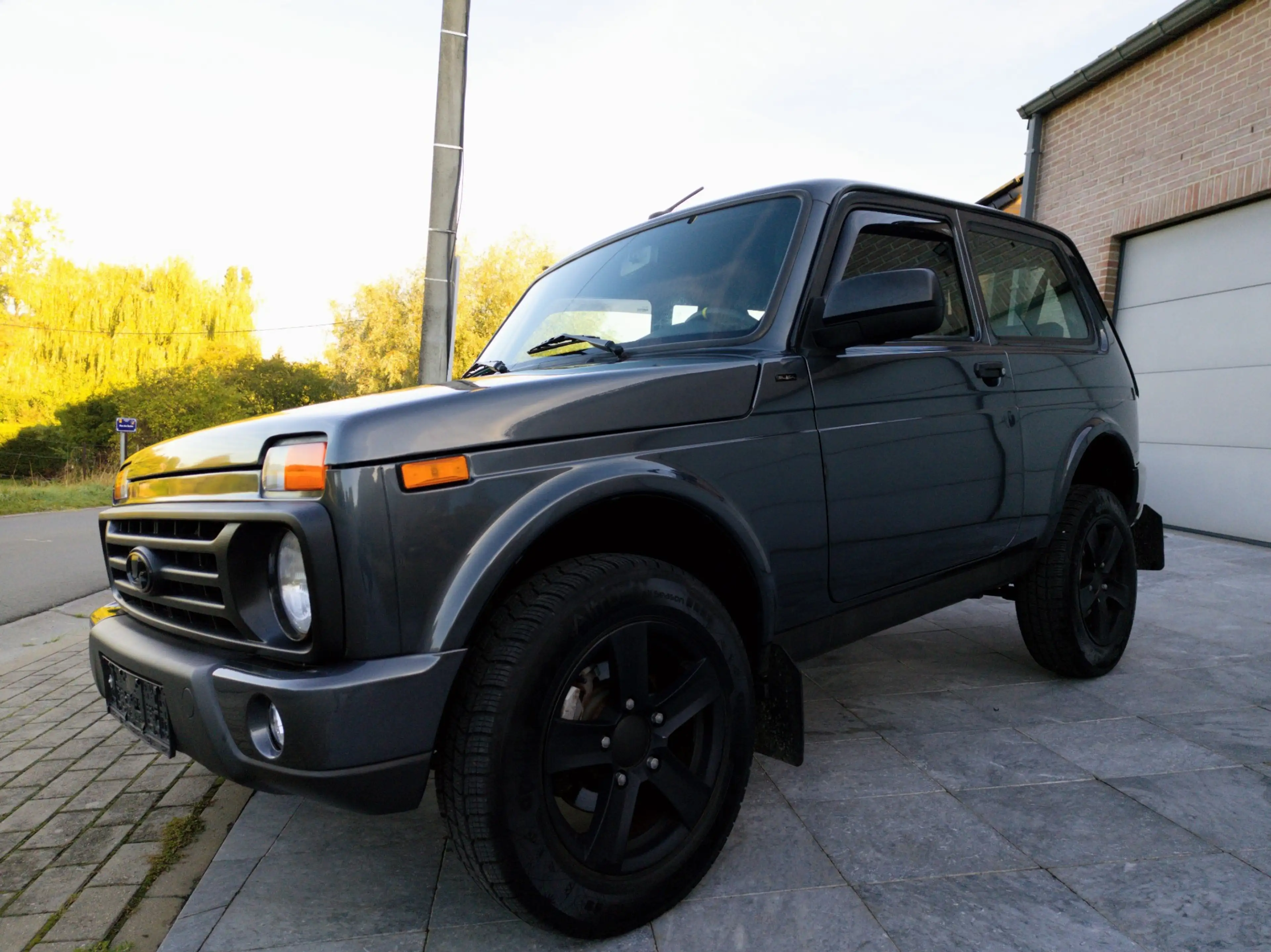 Lada Niva Urban black édition — photo 8