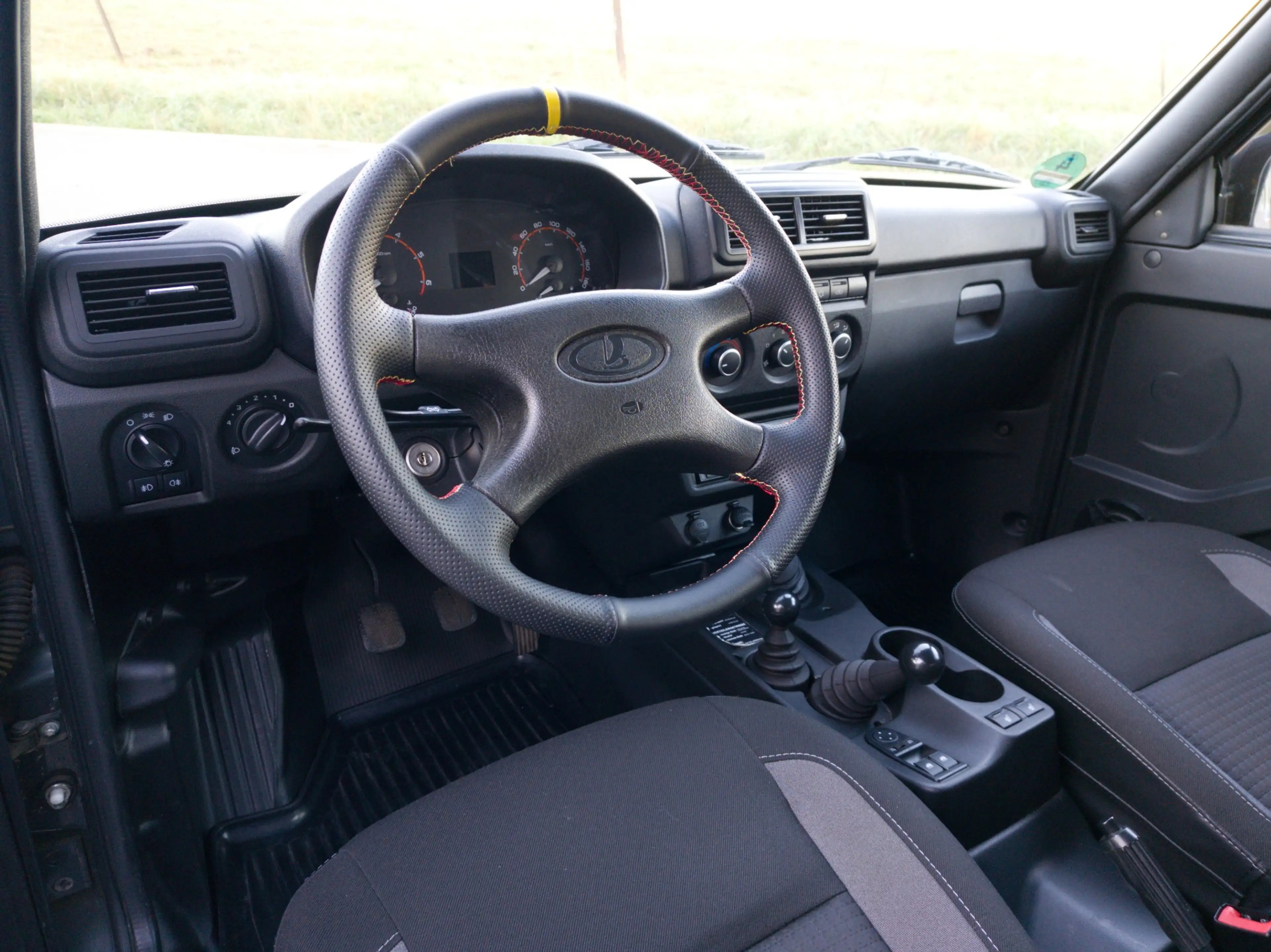 Lada Niva Urban black édition — photo 15