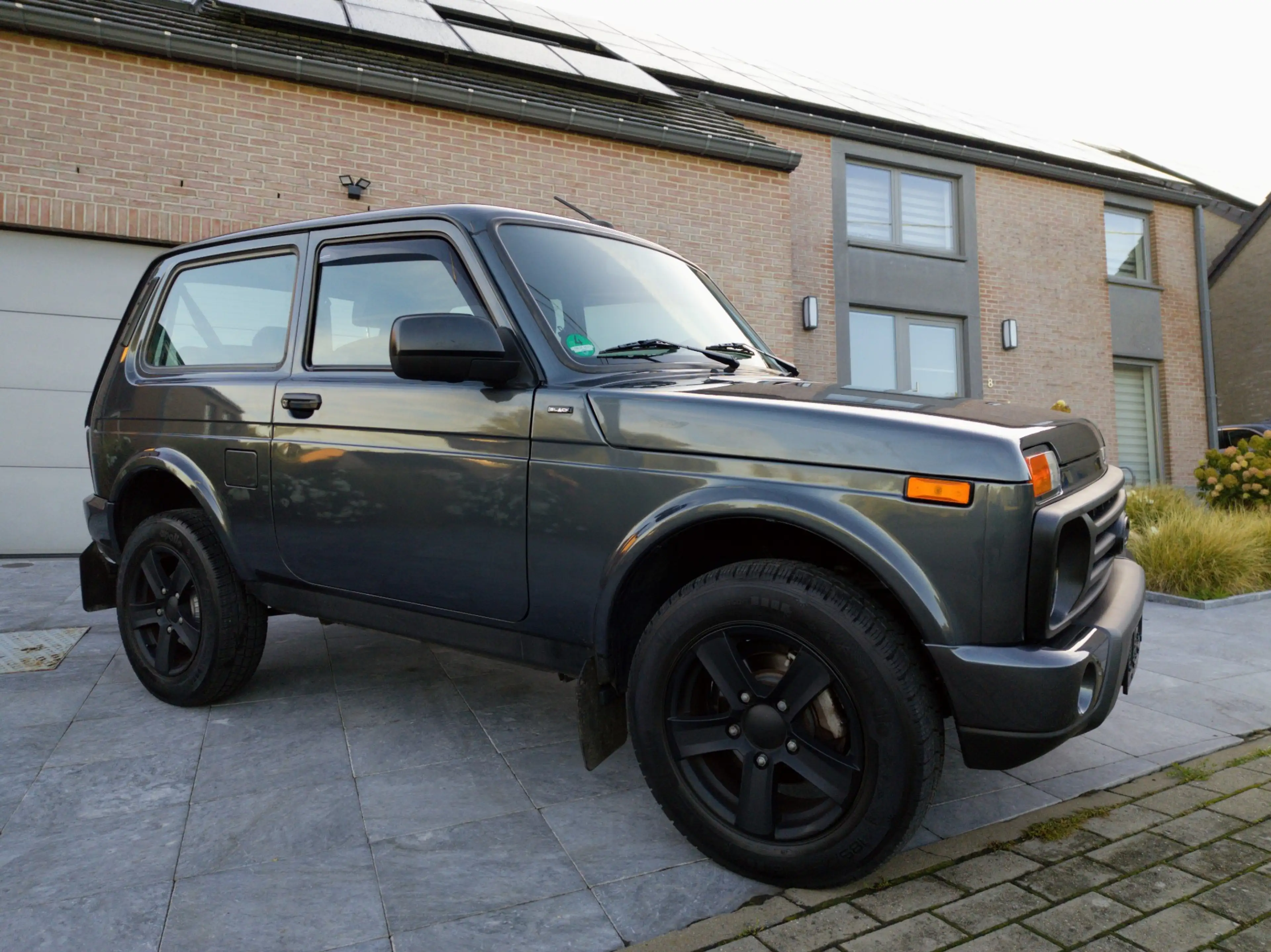 Lada Niva Urban black édition — photo 6