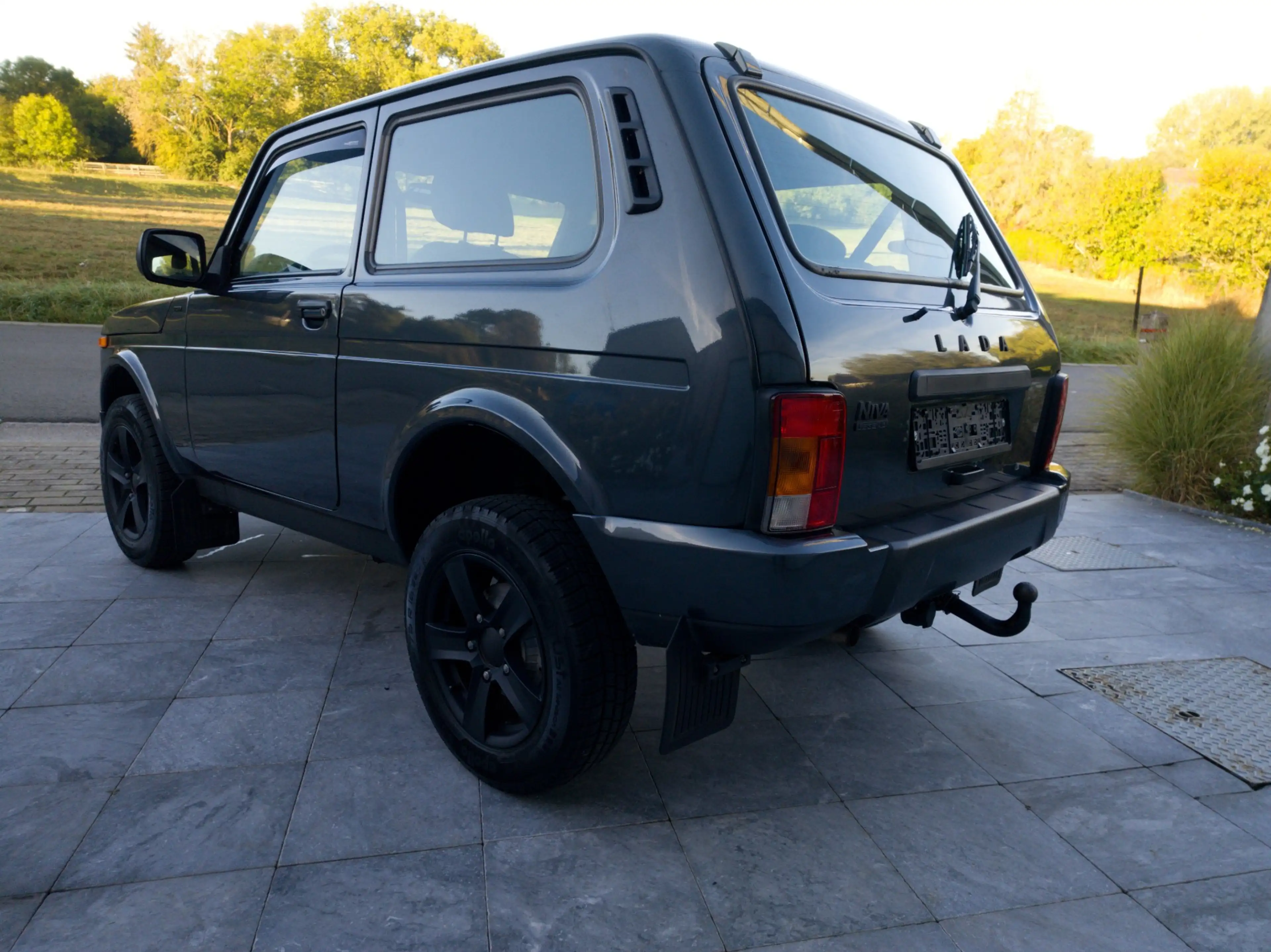 Lada Niva Urban black édition — photo 11