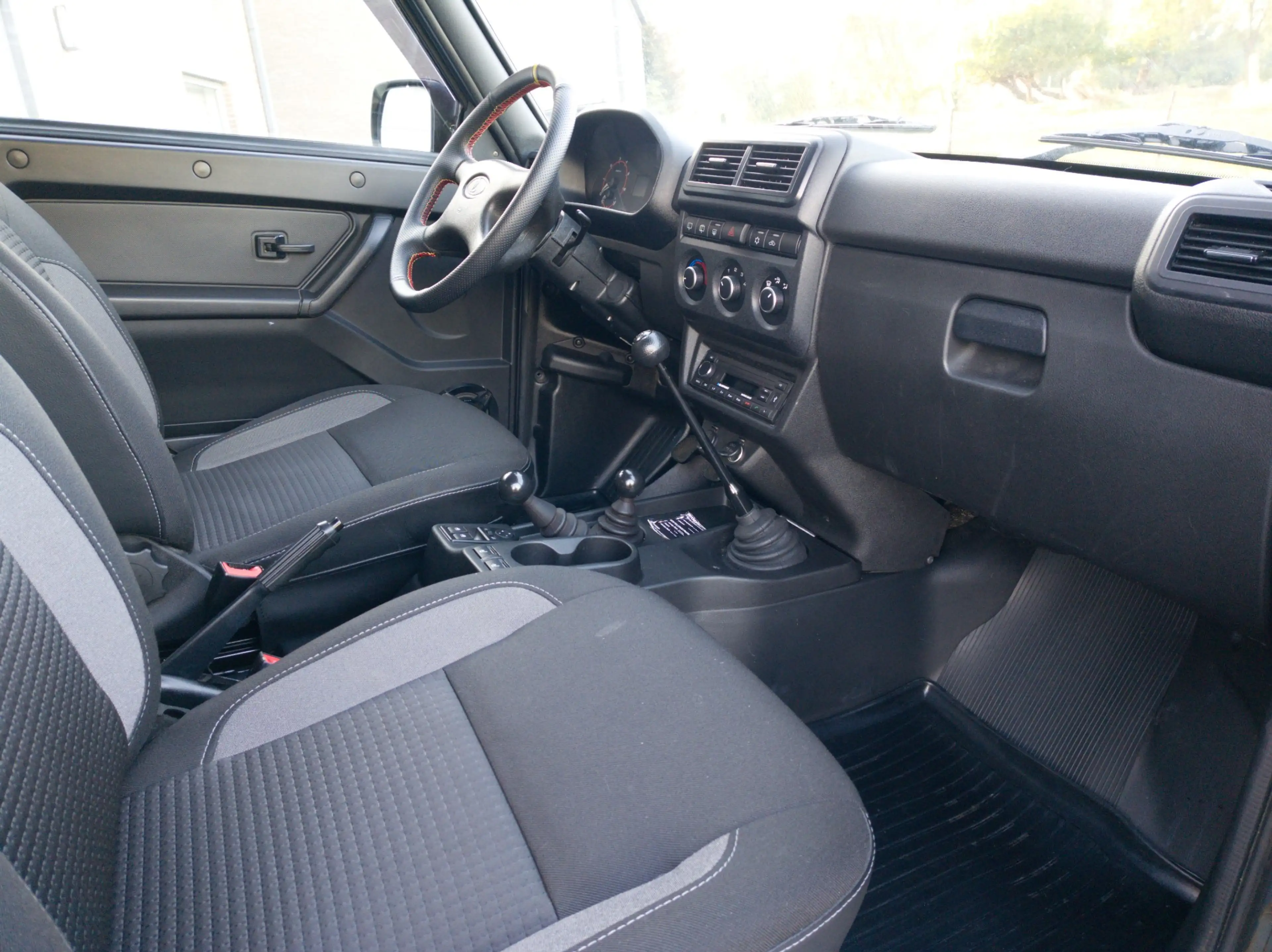 Lada Niva Urban black édition — photo 13