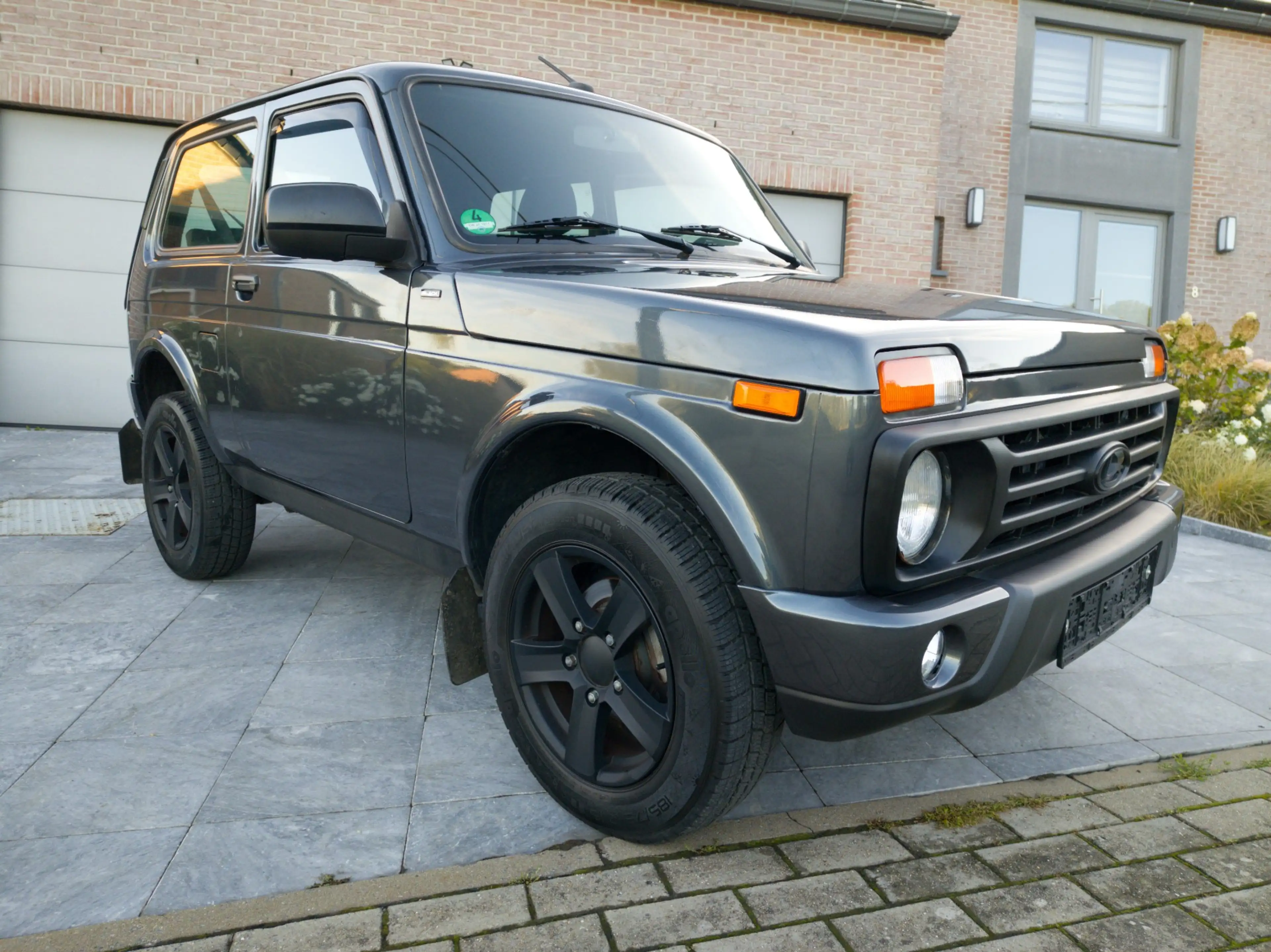 Lada Niva Urban black édition — photo 3