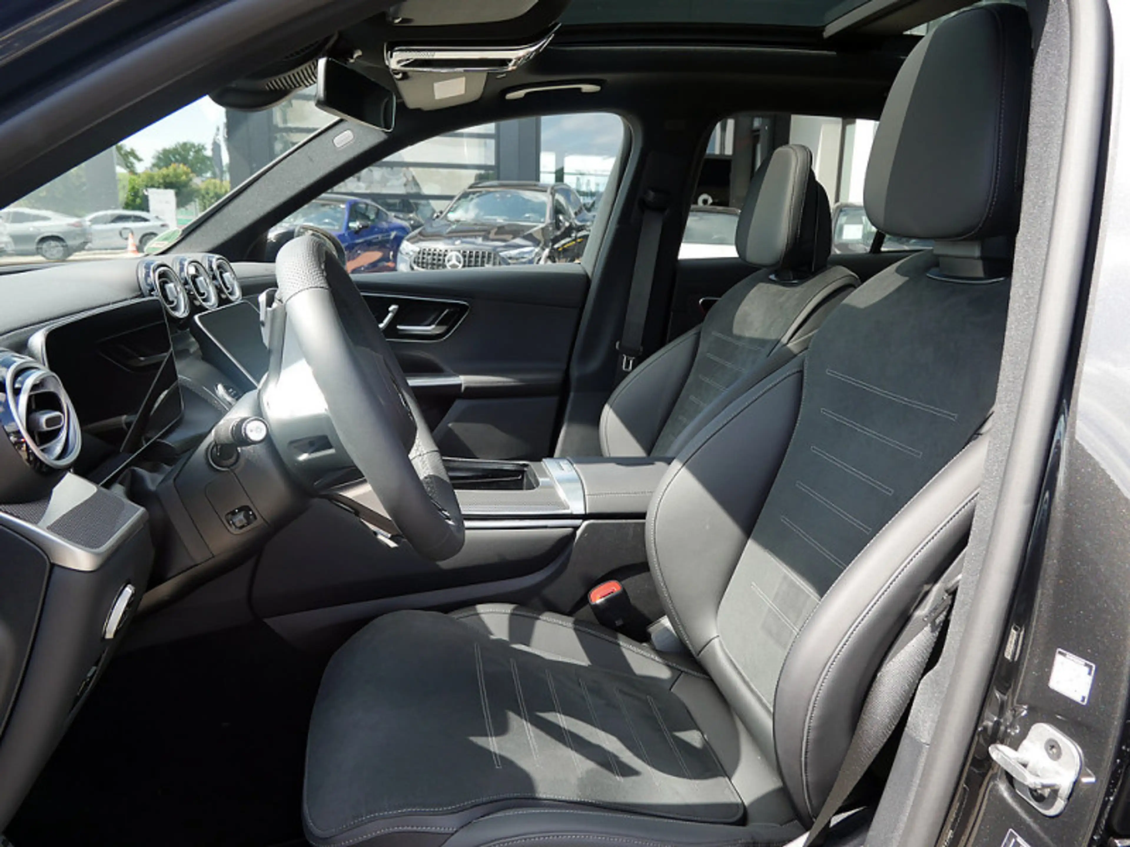 Mercedes-Benz GLC 200 d 4MATIC AMG NIGHT MEMO 360 AHK DISTR — photo 15