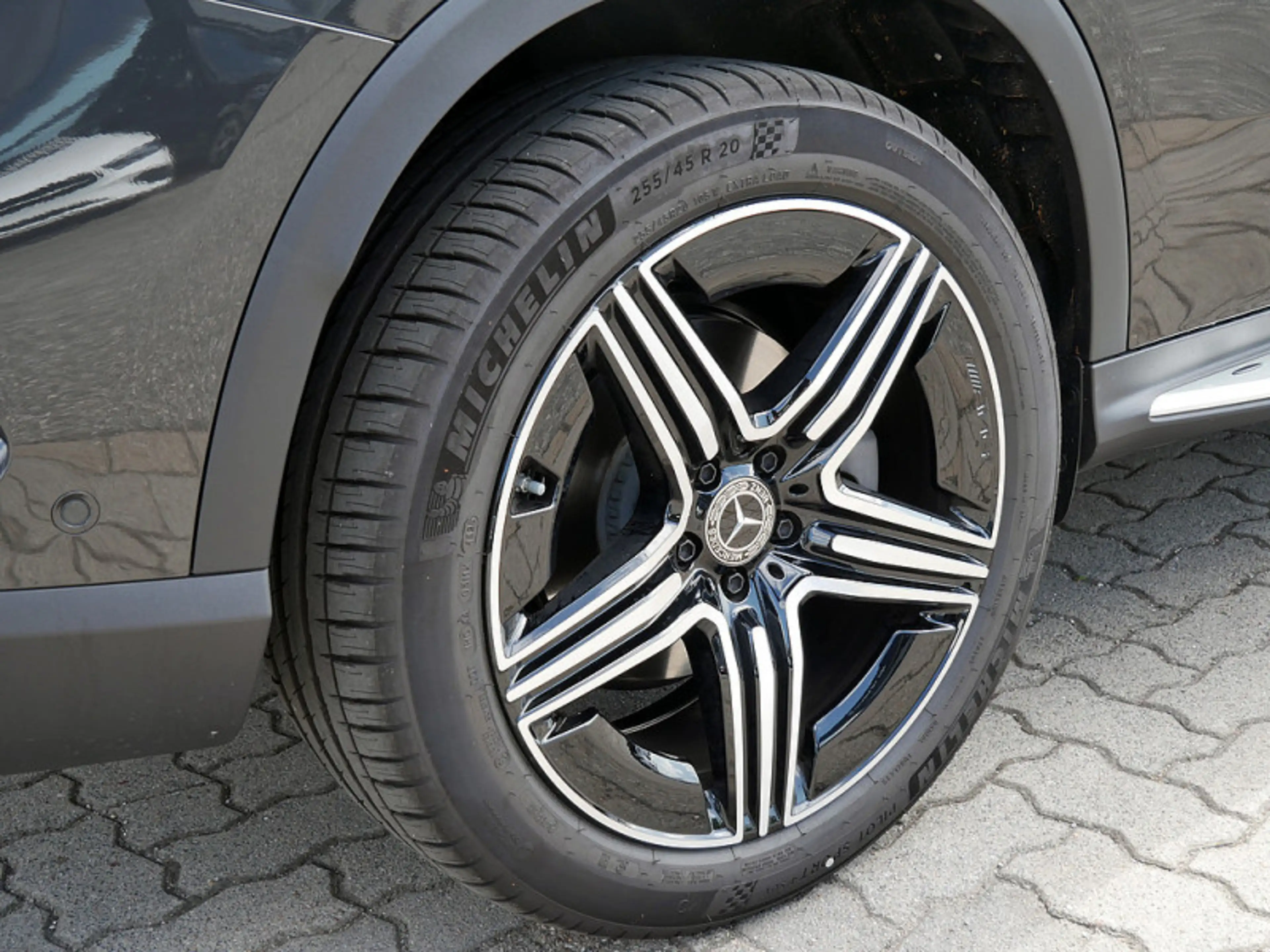 Mercedes-Benz GLC 200 d 4MATIC AMG NIGHT MEMO 360 AHK DISTR — photo 9