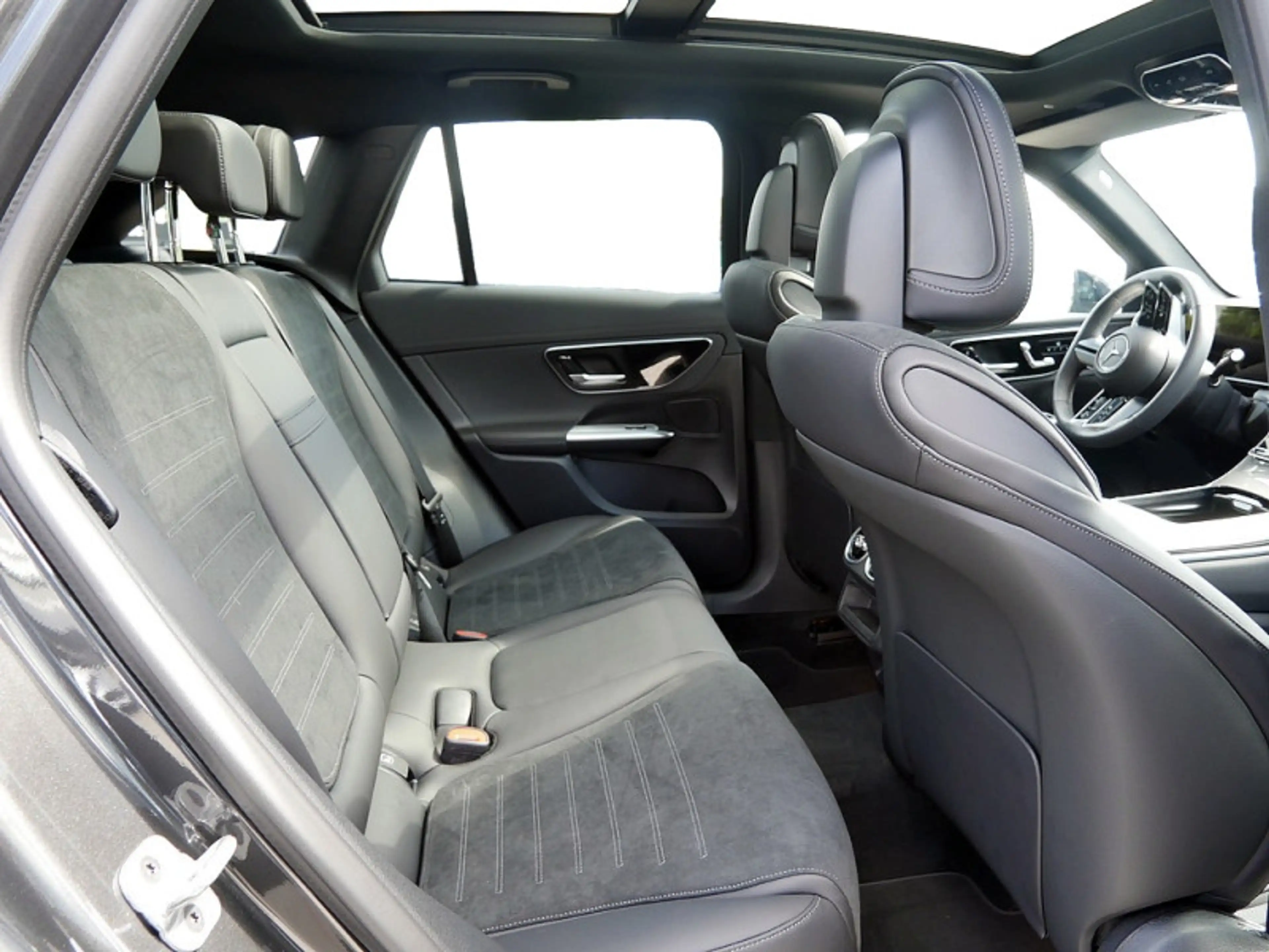 Mercedes-Benz GLC 200 d 4MATIC AMG NIGHT MEMO 360 AHK DISTR — photo 6