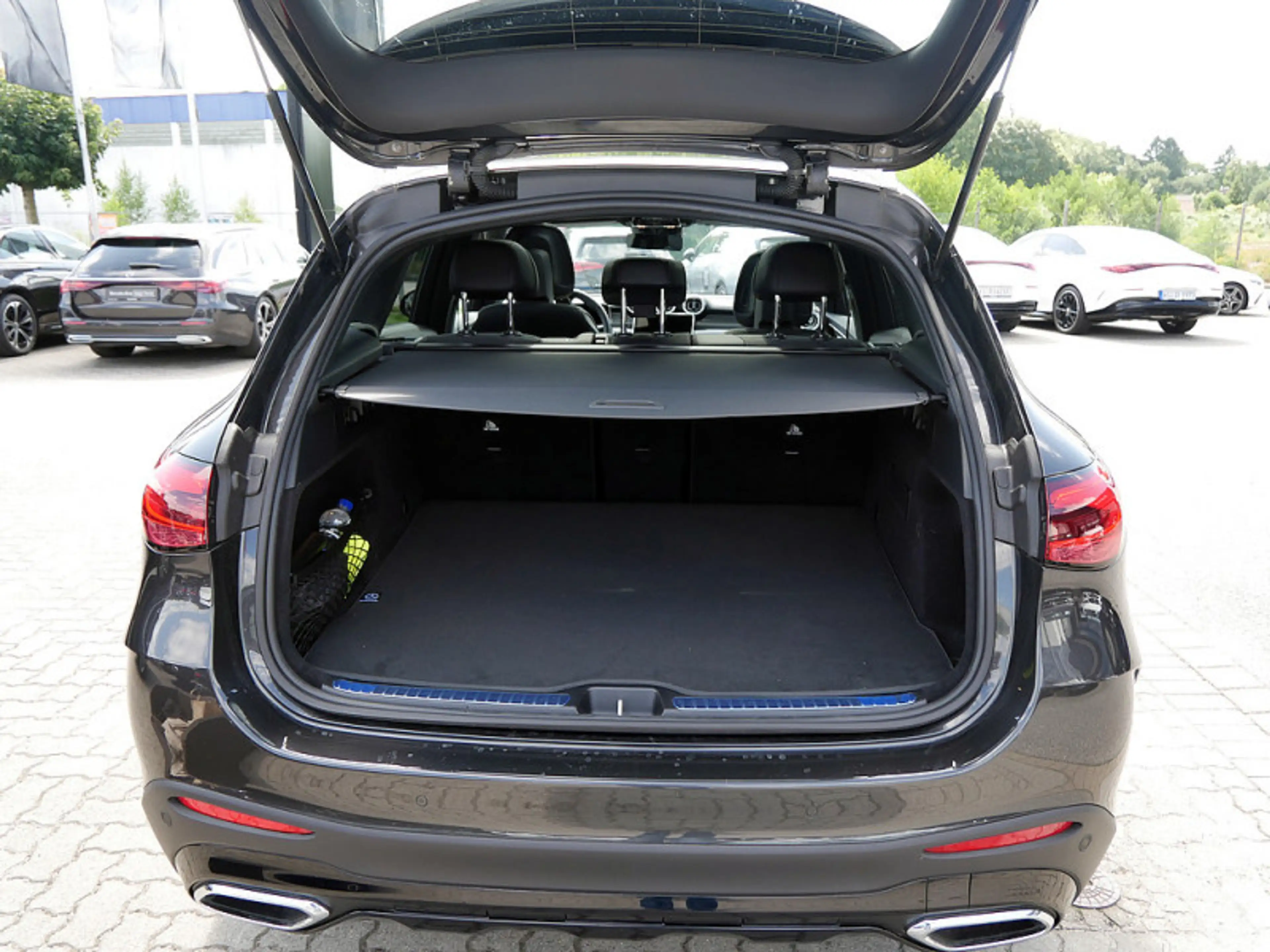 Mercedes-Benz GLC 200 d 4MATIC AMG NIGHT MEMO 360 AHK DISTR — photo 10