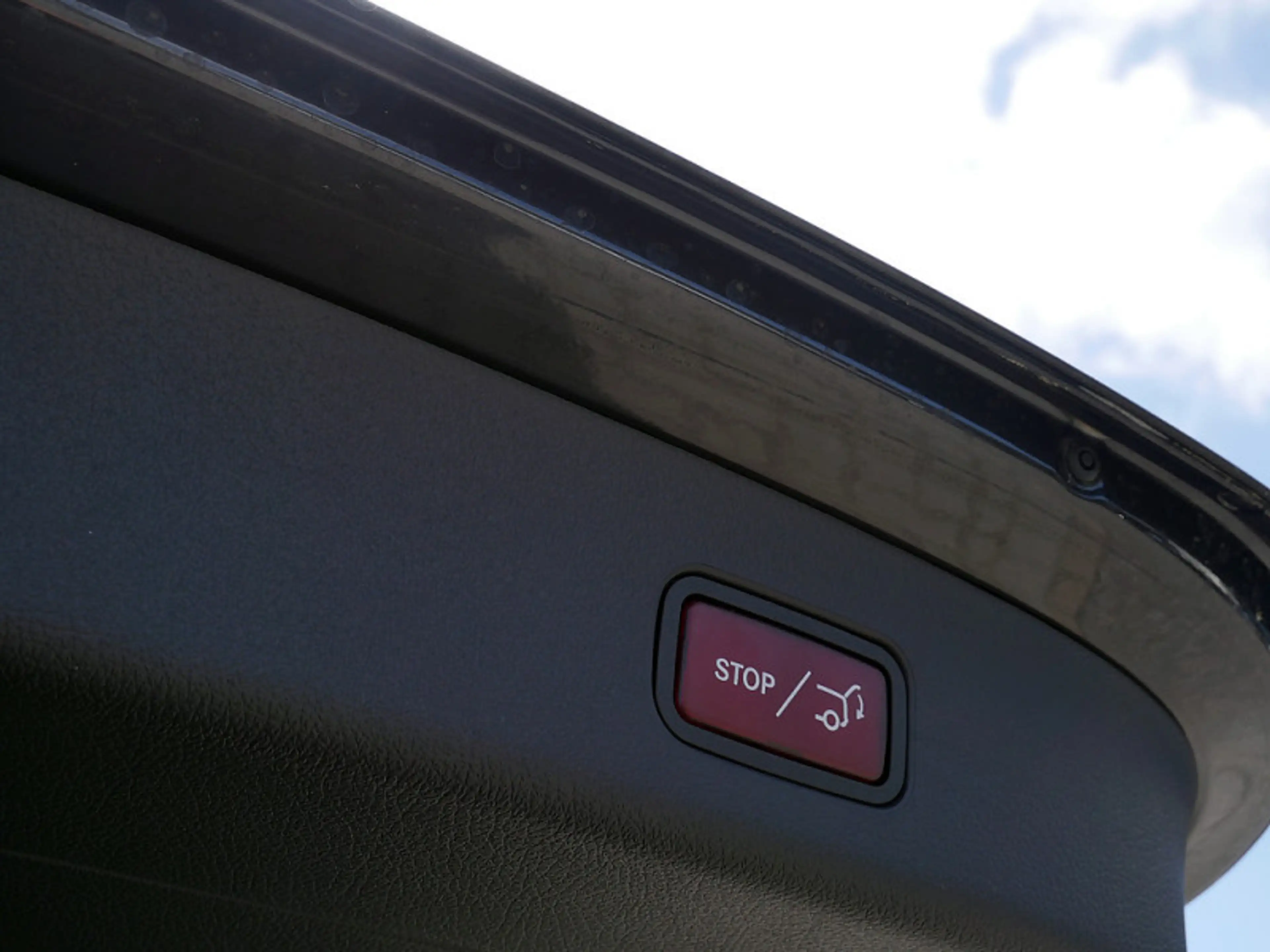 Mercedes-Benz GLC 200 d 4MATIC AMG NIGHT MEMO 360 AHK DISTR — photo 12