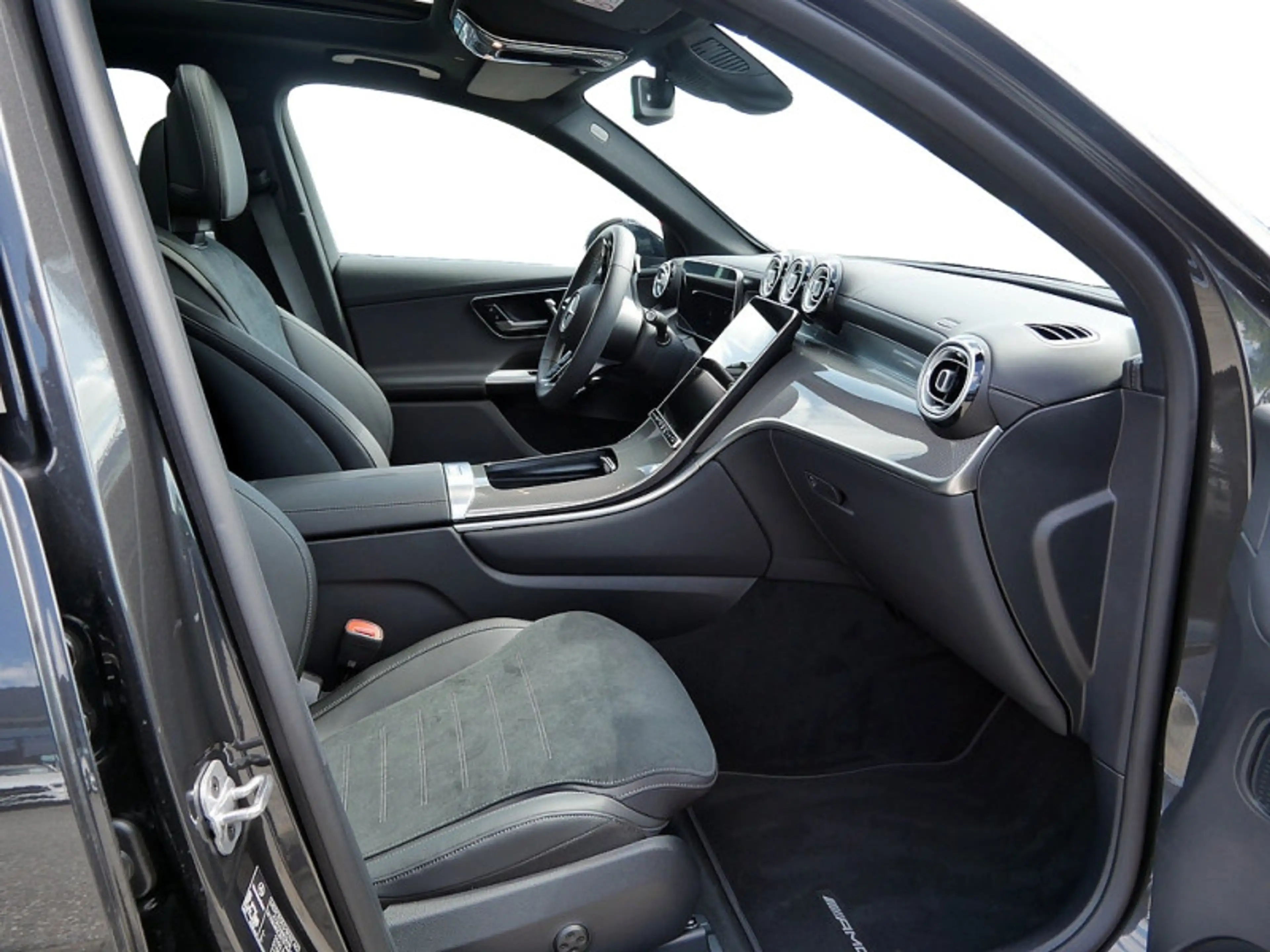 Mercedes-Benz GLC 200 d 4MATIC AMG NIGHT MEMO 360 AHK DISTR — photo 5