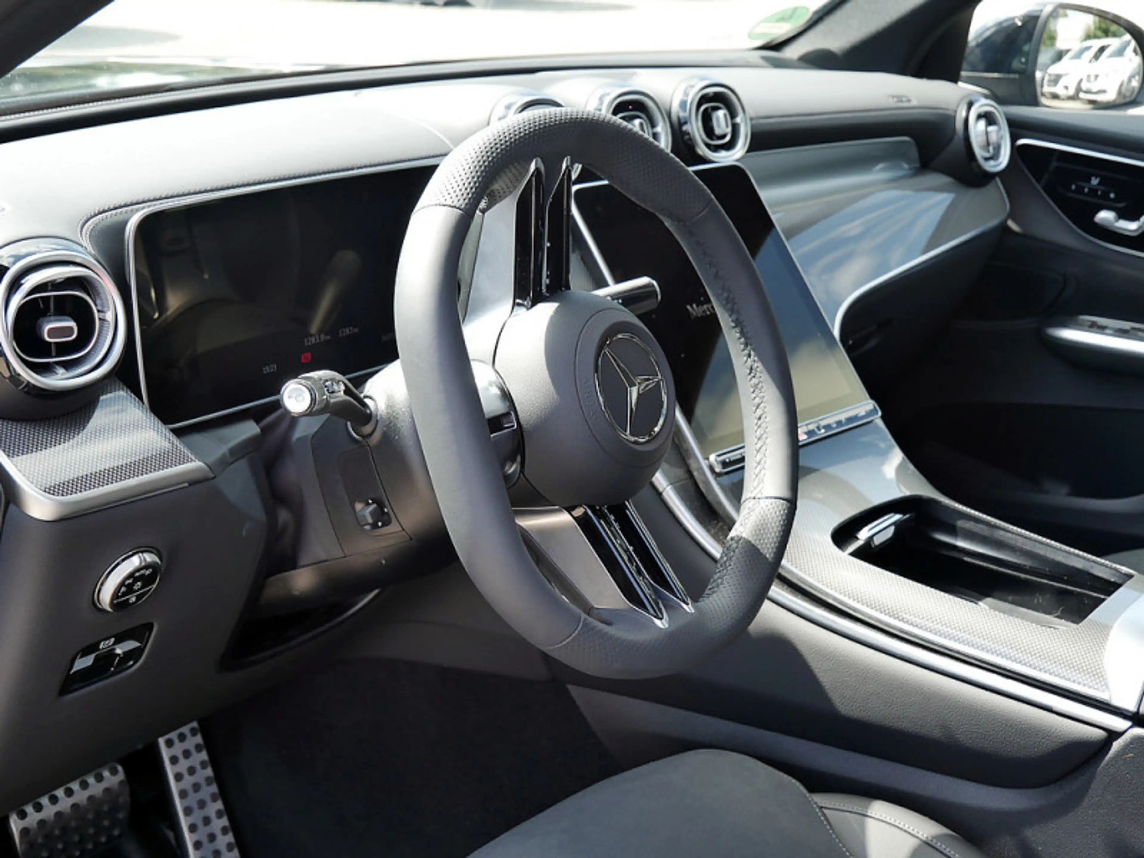 Mercedes-Benz GLC 200 d 4MATIC AMG NIGHT MEMO 360 AHK DISTR — photo 13