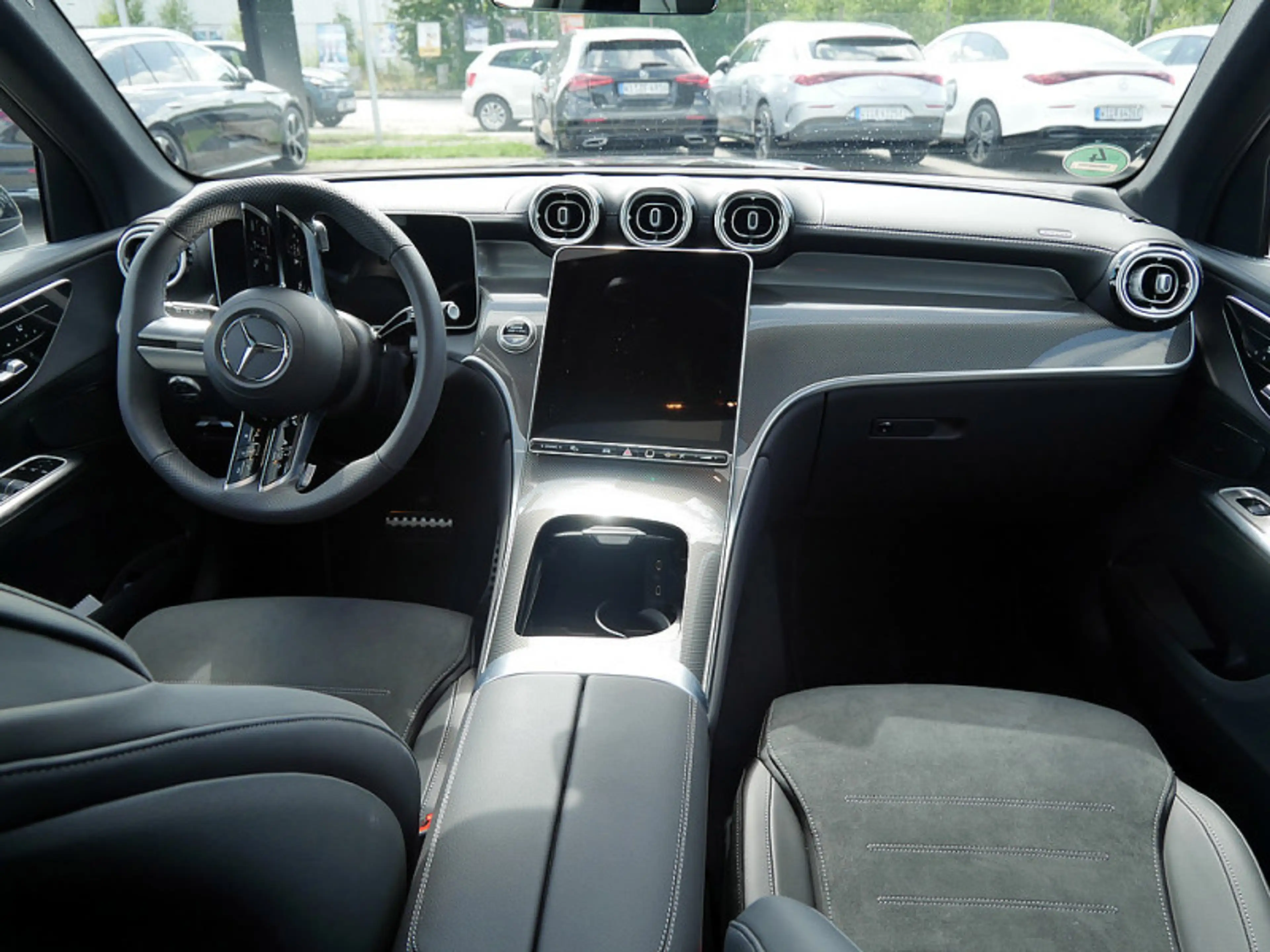Mercedes-Benz GLC 200 d 4MATIC AMG NIGHT MEMO 360 AHK DISTR — photo 8
