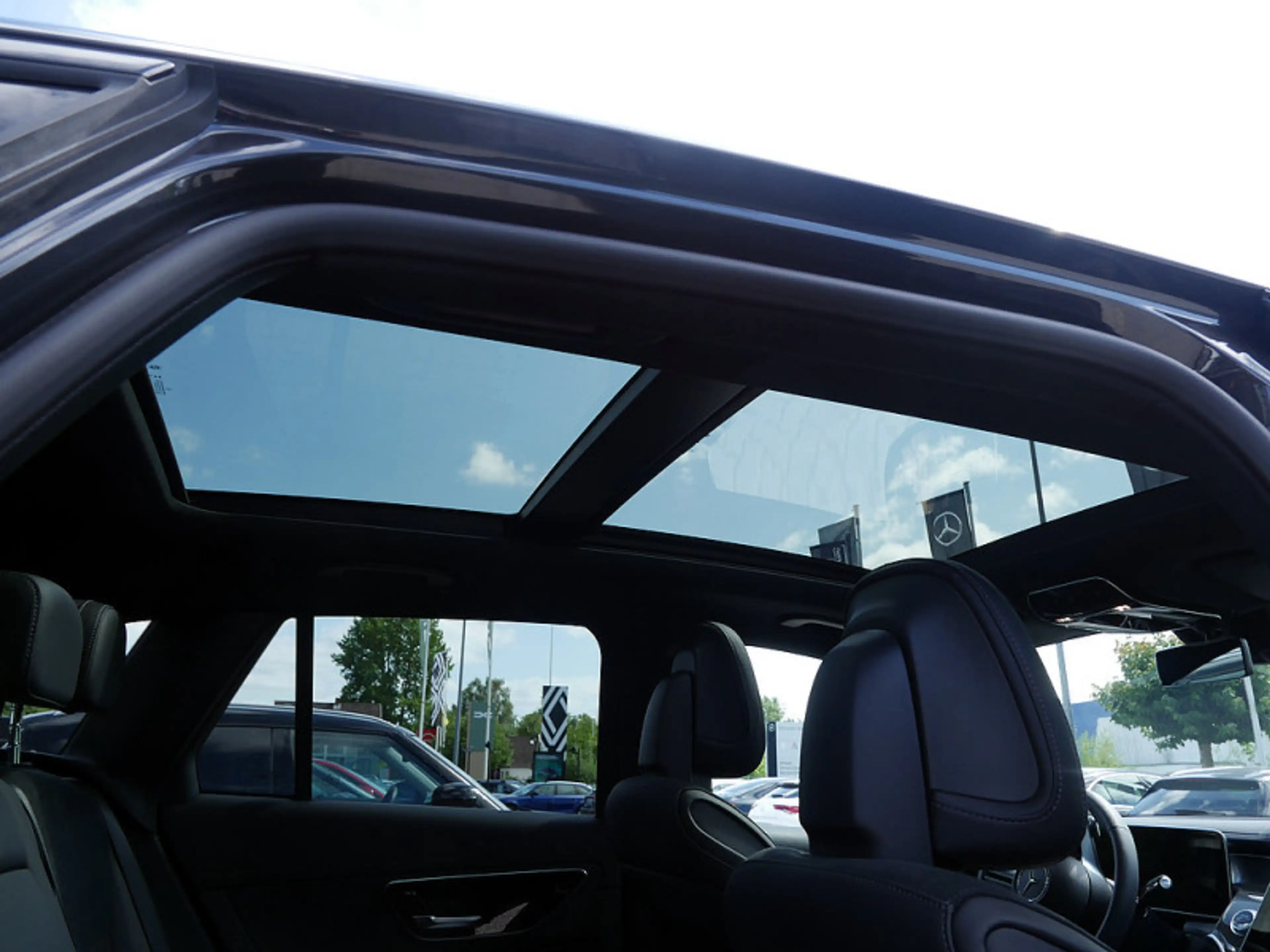 Mercedes-Benz GLC 200 d 4MATIC AMG NIGHT MEMO 360 AHK DISTR — photo 7