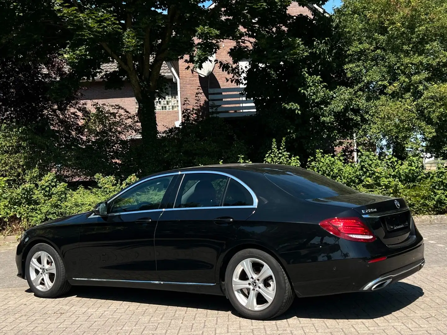Mercedes-Benz E 220 Diesel Klima Navi Leder Kamera Euro 6 Schwarz - 2