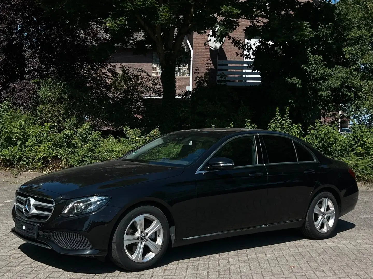 Mercedes-Benz E 220 Diesel Klima Navi Leder Kamera Euro 6 Schwarz - 1
