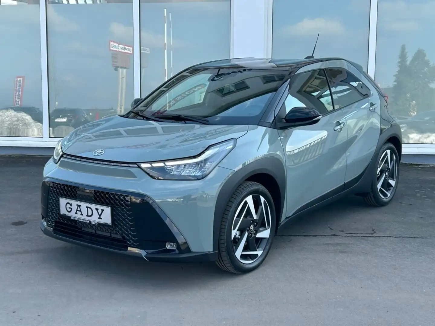 Toyota Aygo X 1,5 Hybrid Grün - 2