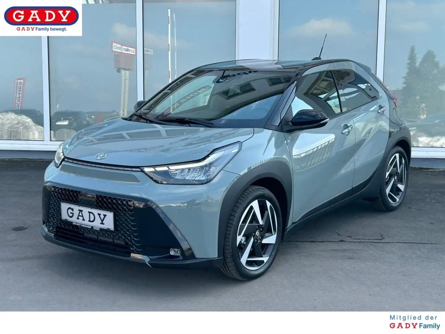 Toyota Aygo X 1,5 Hybrid Grün - 1