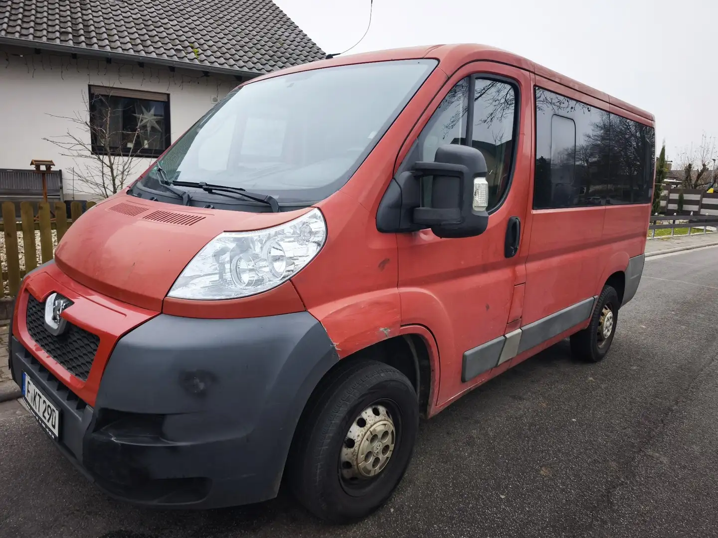 Peugeot Boxer Boxer 333 HDi  L2H1 verglast, 9 Sitzer , Klima Rood - 2