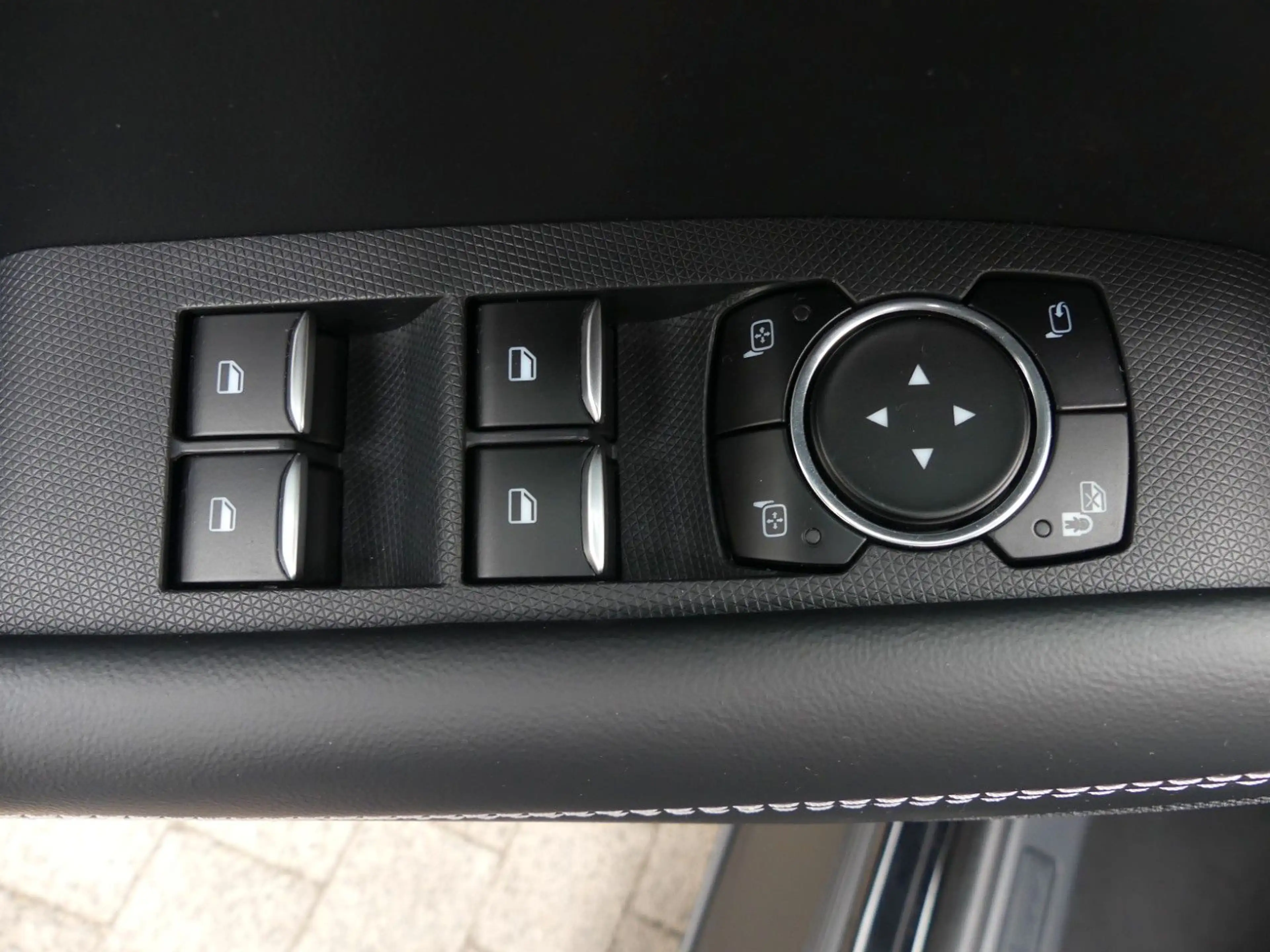 Ford Mustang Mach-E Basis — photo 12