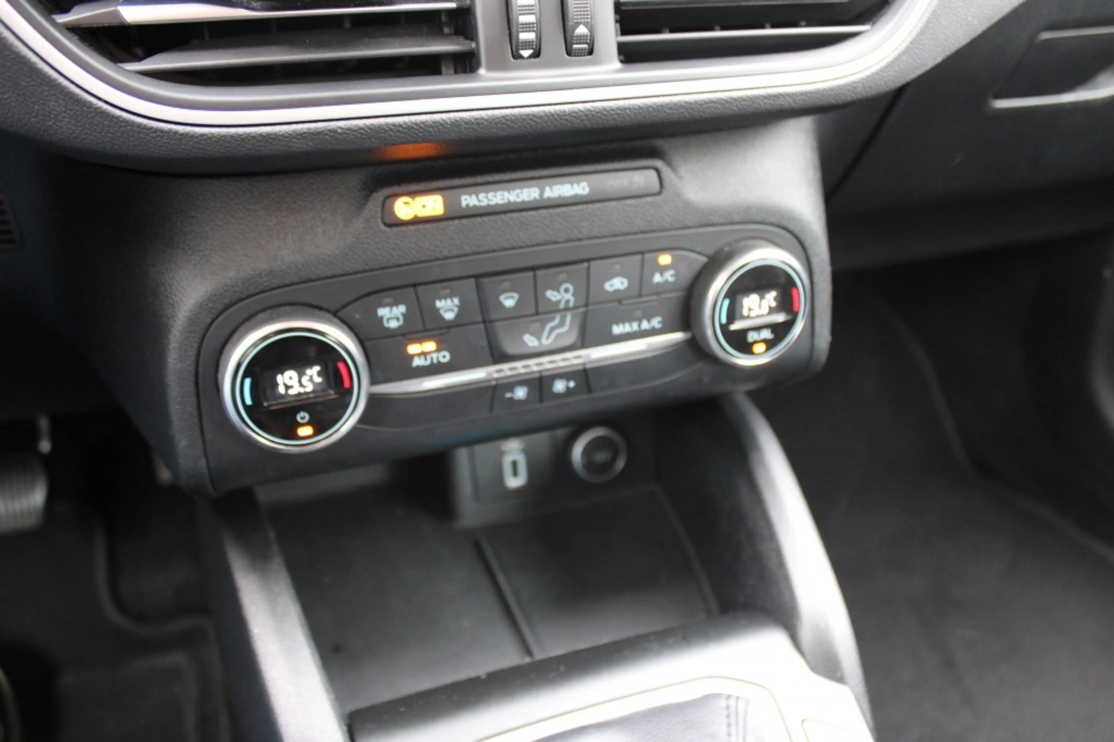 Ford Focus 1.0 EcoBoost 100pk Trend Edition — photo 15