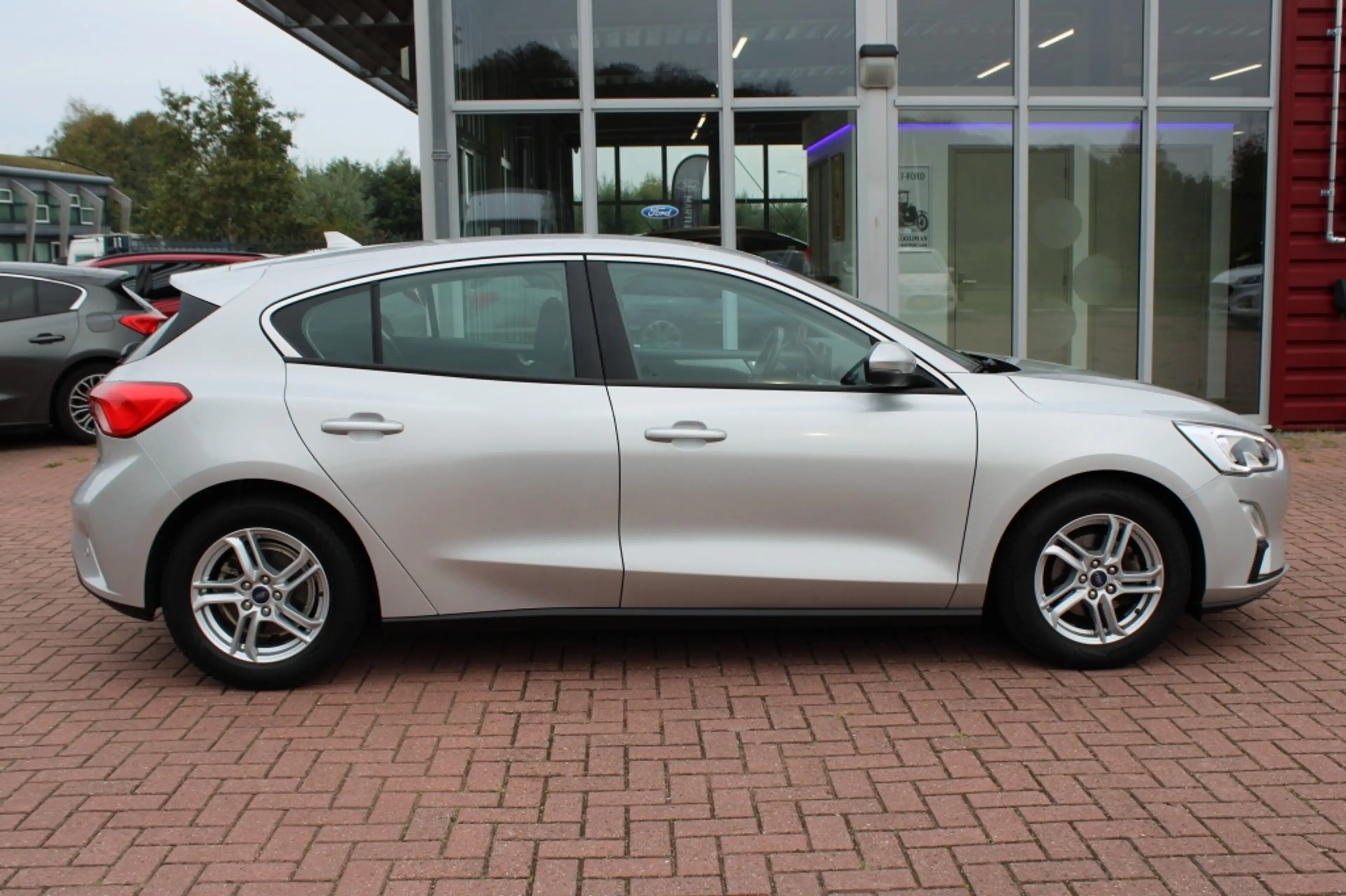 Ford Focus 1.0 EcoBoost 100pk Trend Edition — photo 6