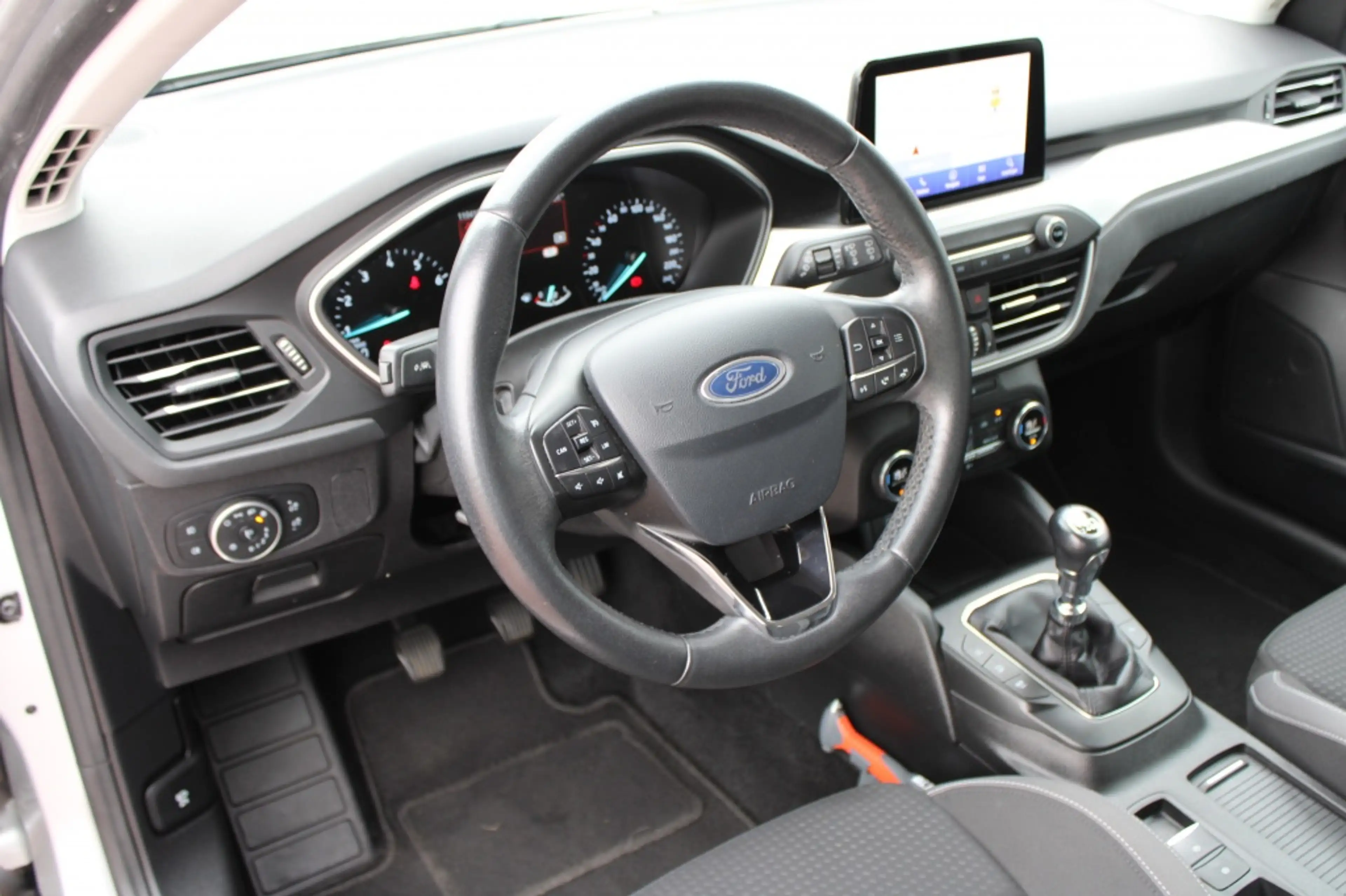 Ford Focus 1.0 EcoBoost 100pk Trend Edition — photo 11