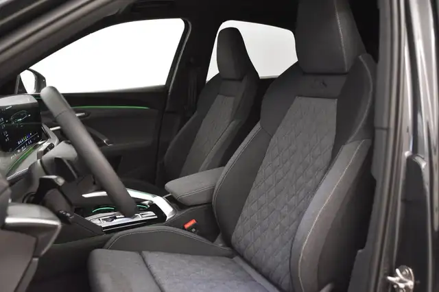 Audi Q5 view 13