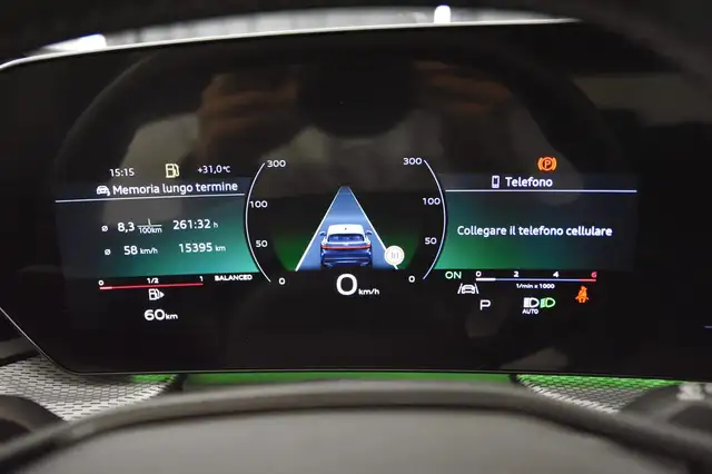 Audi Q5 view 8