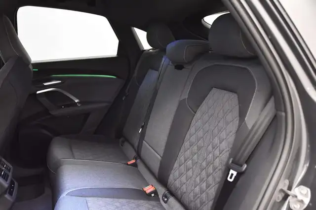 Audi Q5 view 14