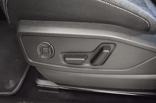 Audi Q5 view 12