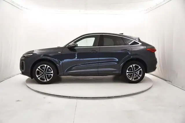 Audi Q5 view 2