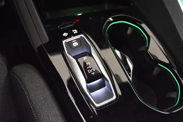 Audi Q5 view 11