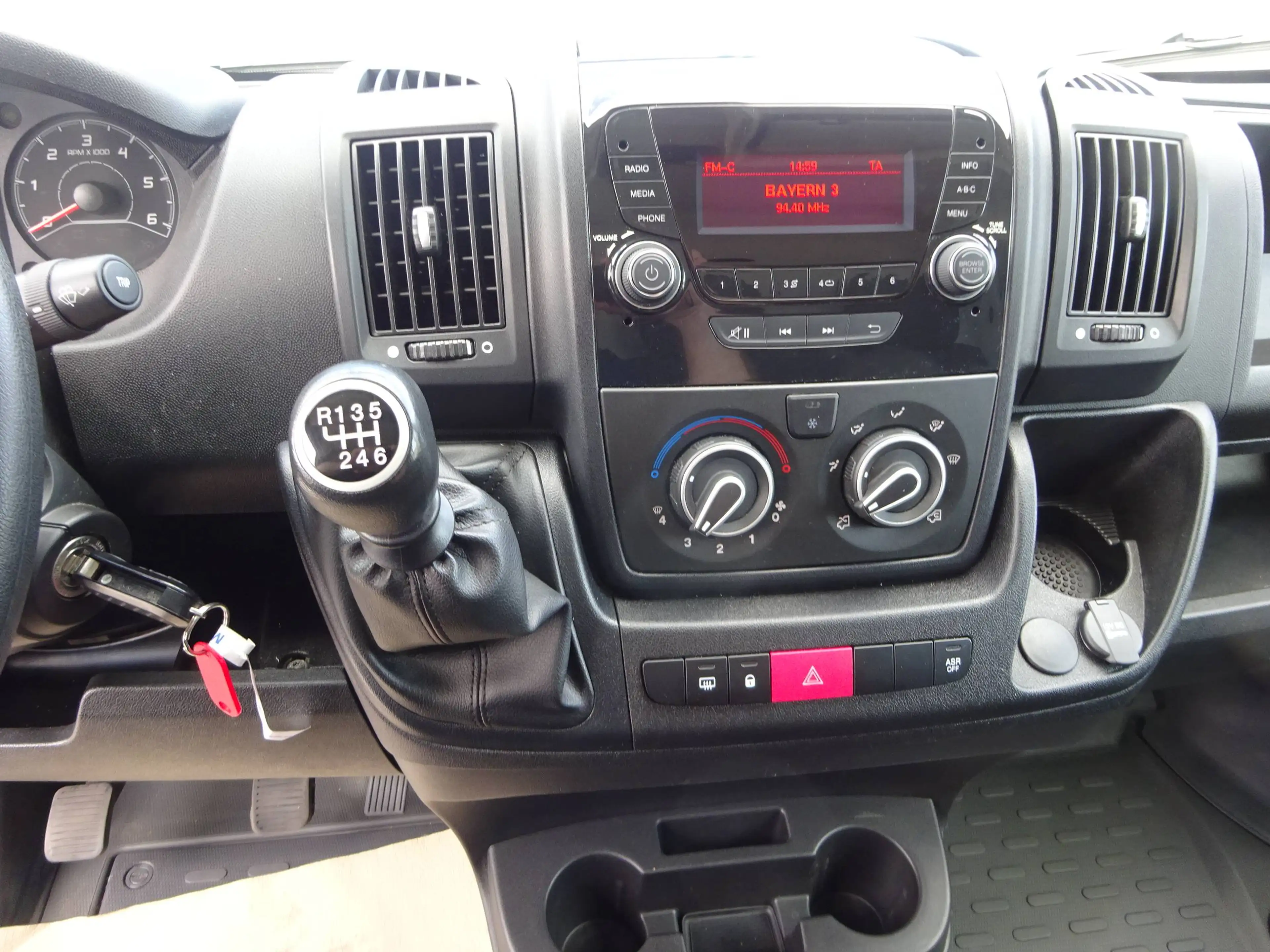 Peugeot Boxer 330 L2H1 Pro BlueHDi 120 Stop Klima 1HD TÜV KD NEU — photo 20