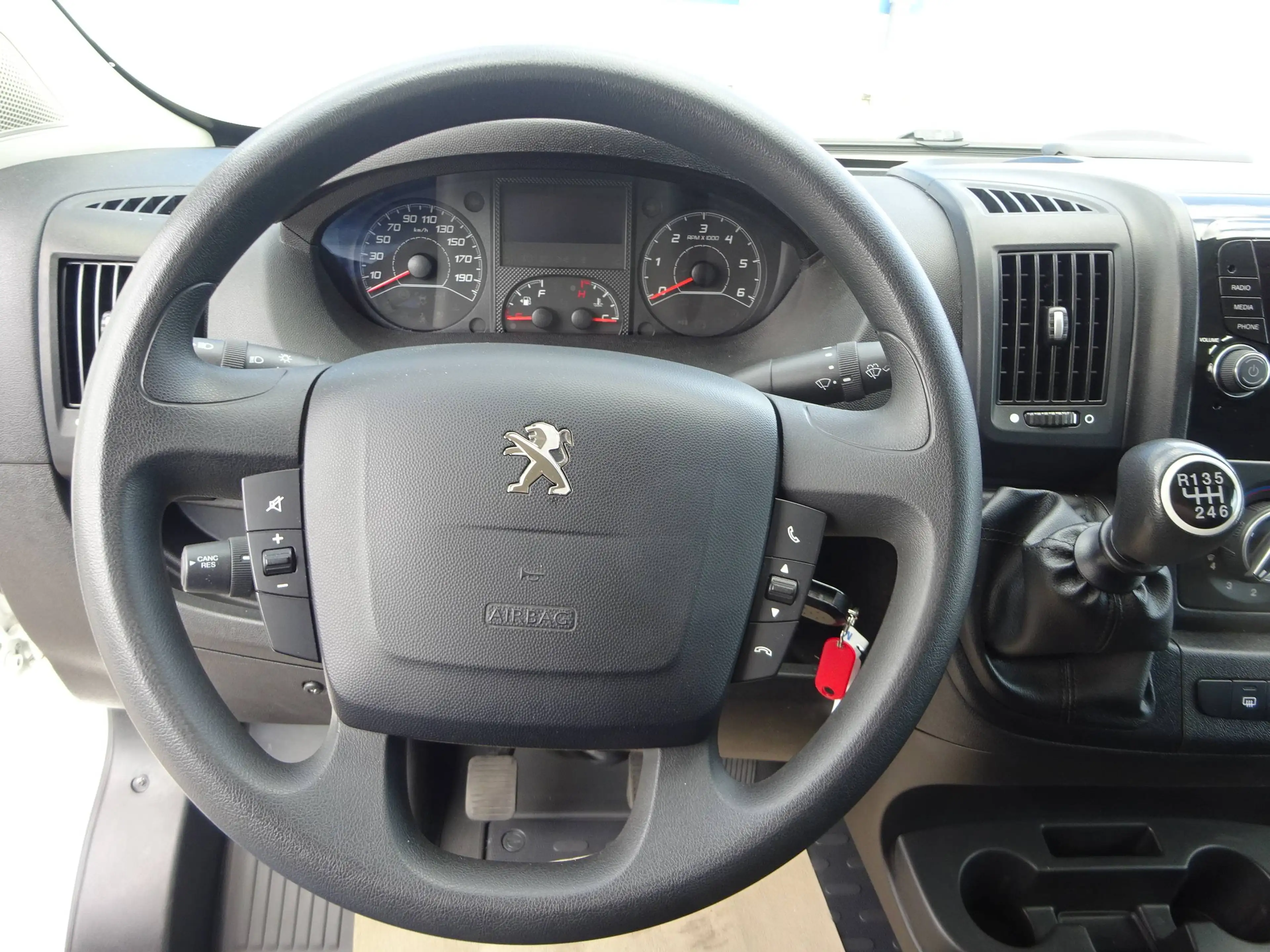Peugeot Boxer 330 L2H1 Pro BlueHDi 120 Stop Klima 1HD TÜV KD NEU — photo 19